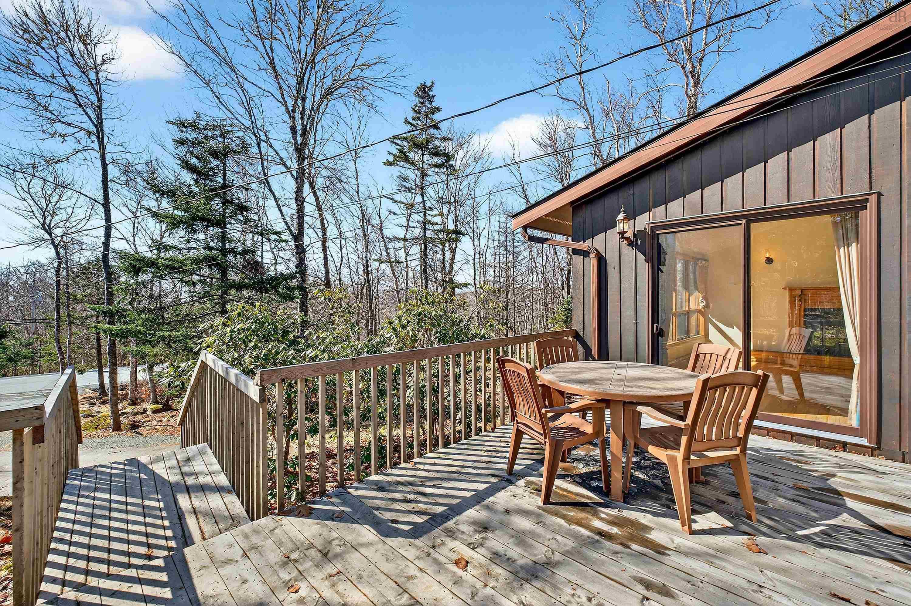 $519,000.00: 122 Windsor Drive, Stillwater Lake