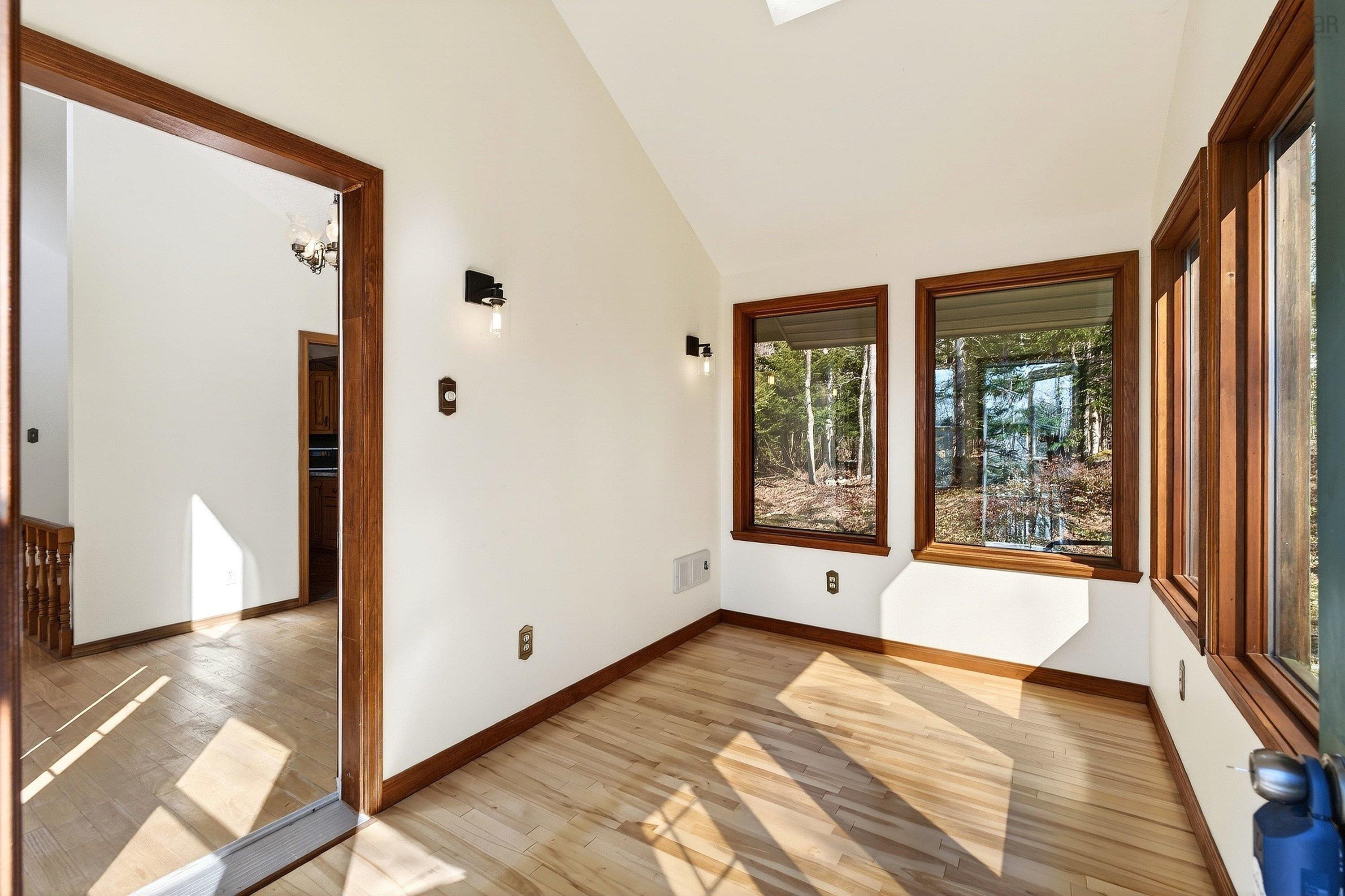 $519,000.00: 122 Windsor Drive, Stillwater Lake