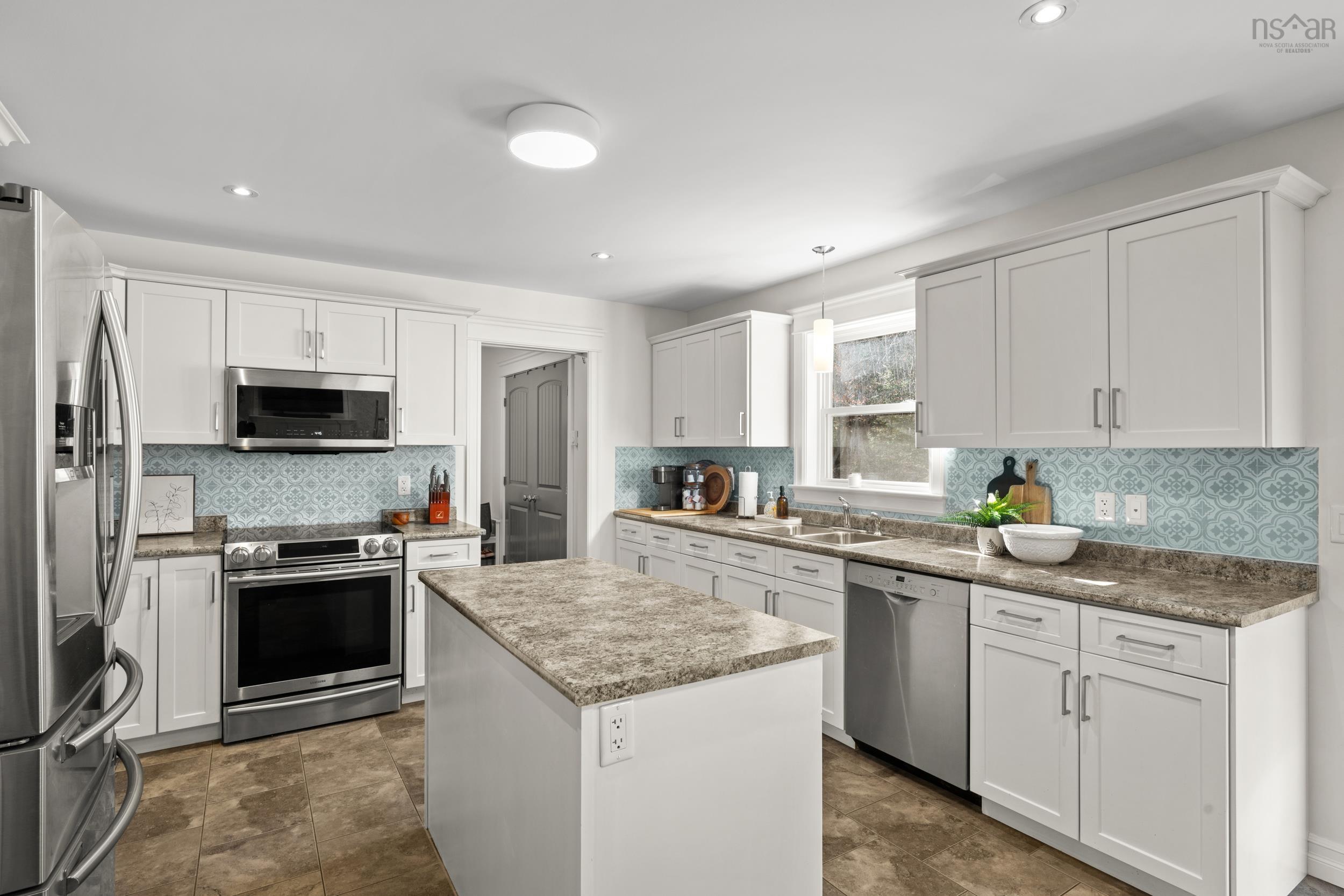 $899,900.00: 500 Paula Drive, Hammonds Plains