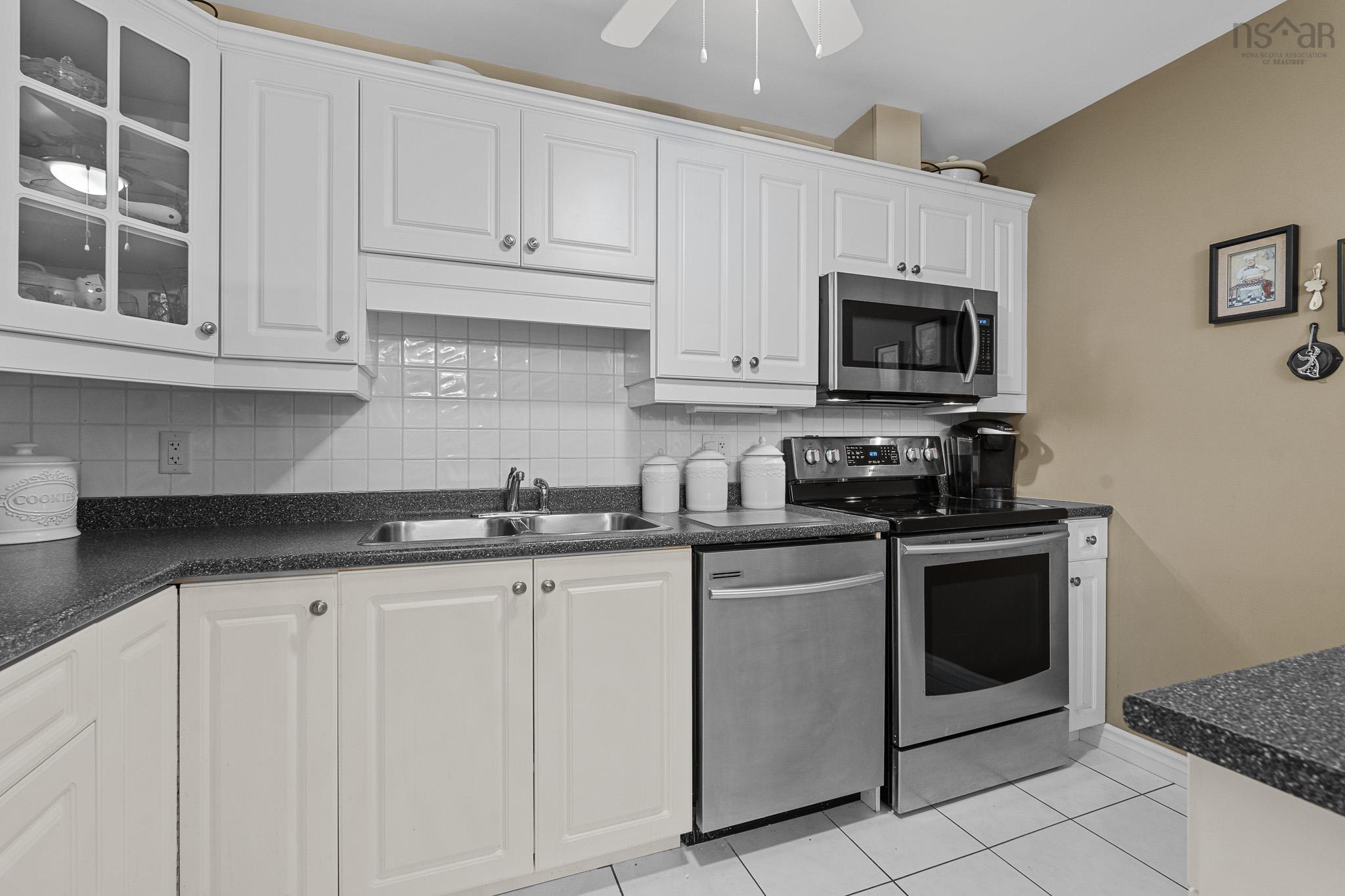 $599,900.00: 407 36 Southgate Drive, Bedford