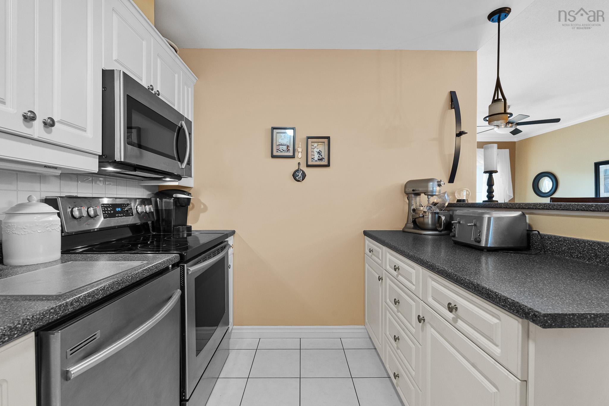 $599,900.00: 407 36 Southgate Drive, Bedford