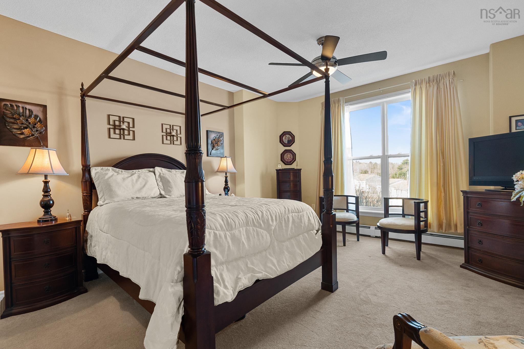 $599,900.00: 407 36 Southgate Drive, Bedford