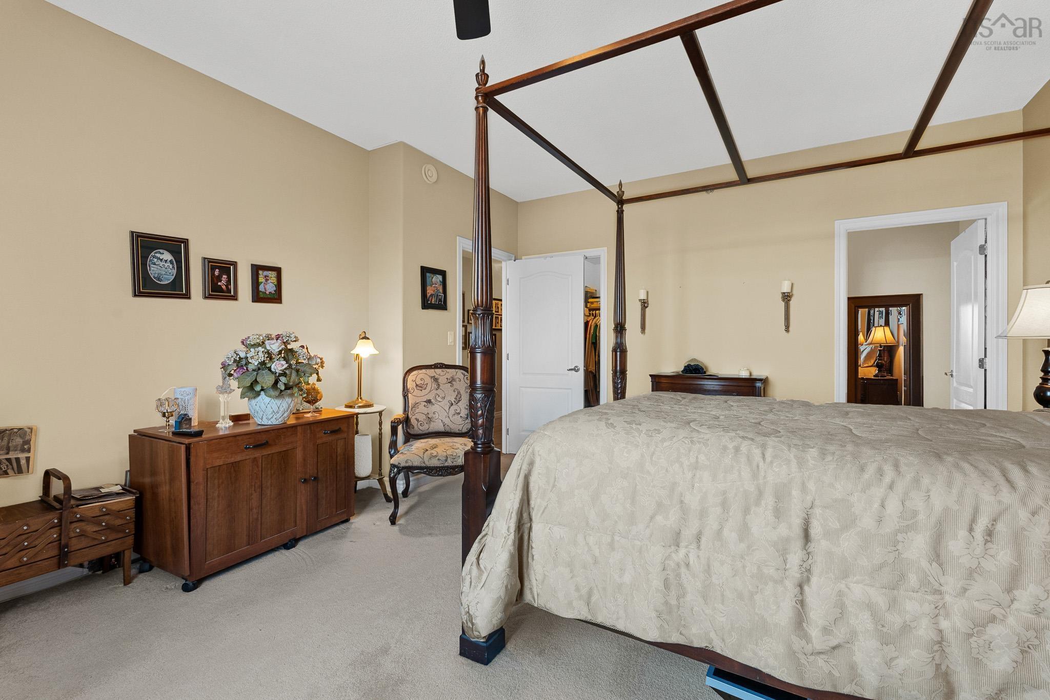 $599,900.00: 407 36 Southgate Drive, Bedford