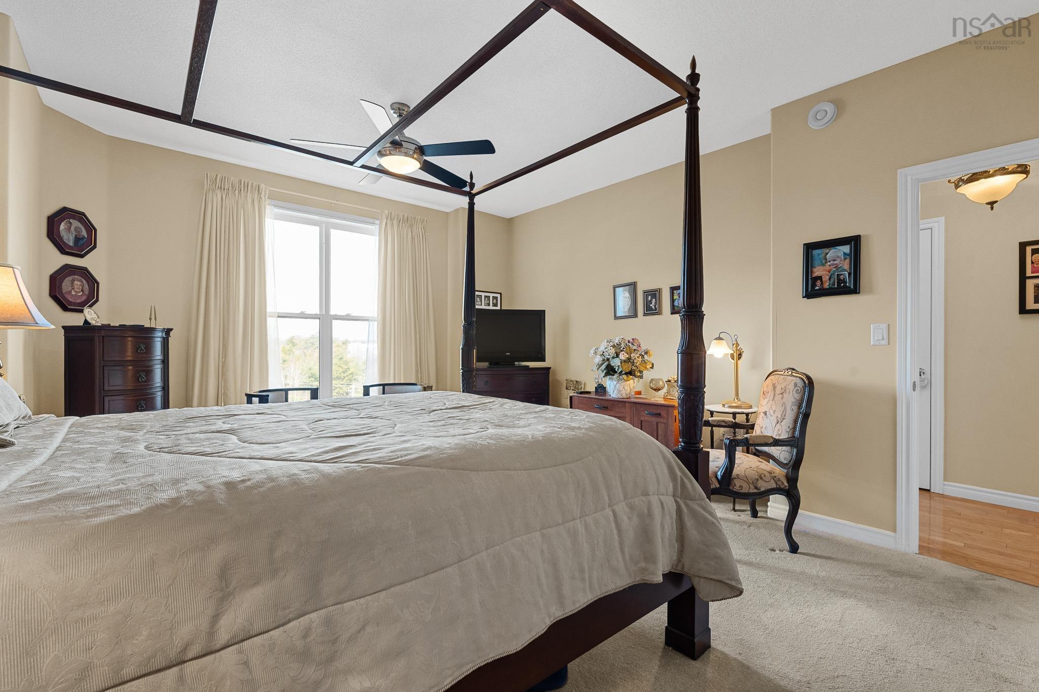 $599,900.00: 407 36 Southgate Drive, Bedford