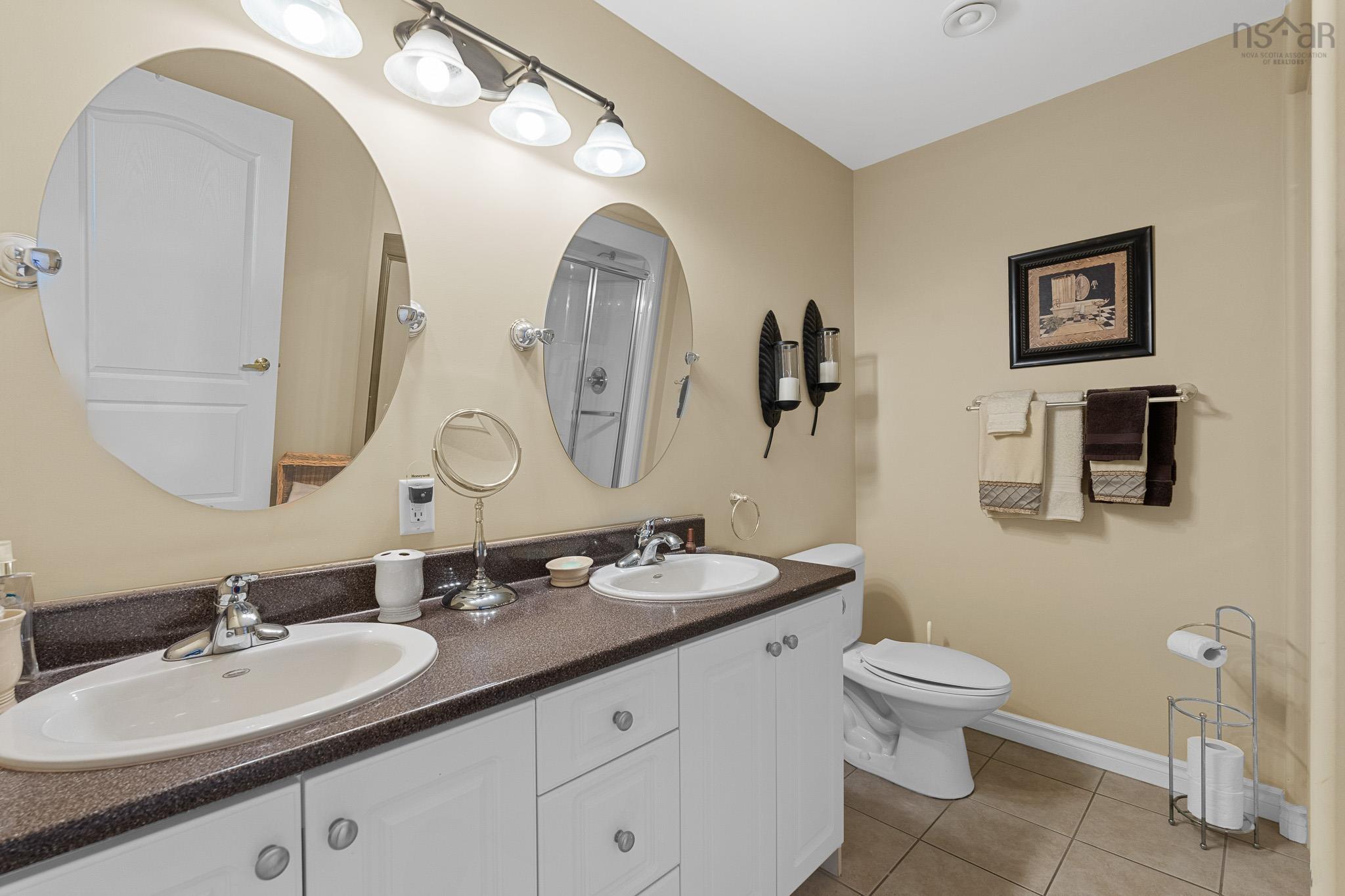 $599,900.00: 407 36 Southgate Drive, Bedford