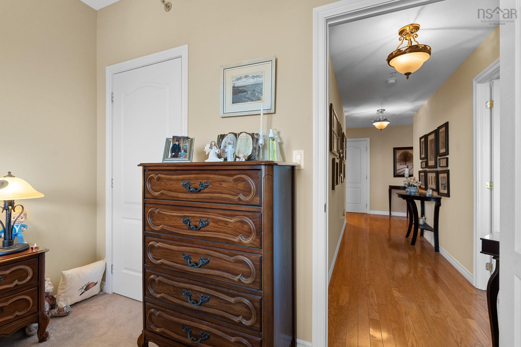 $599,900.00: 407 36 Southgate Drive, Bedford