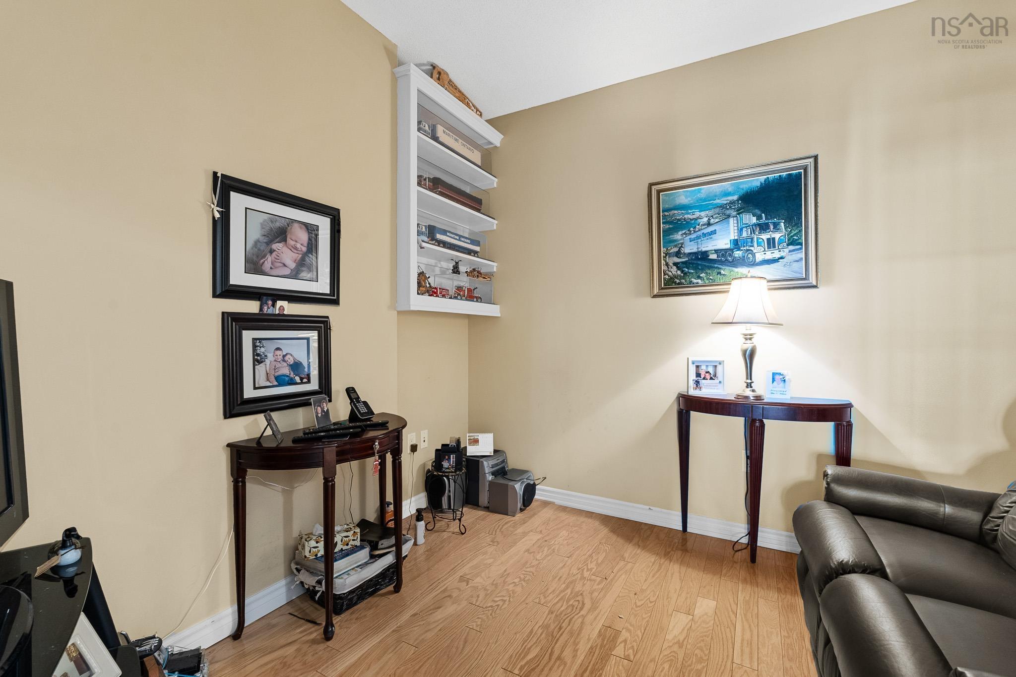 $599,900.00: 407 36 Southgate Drive, Bedford