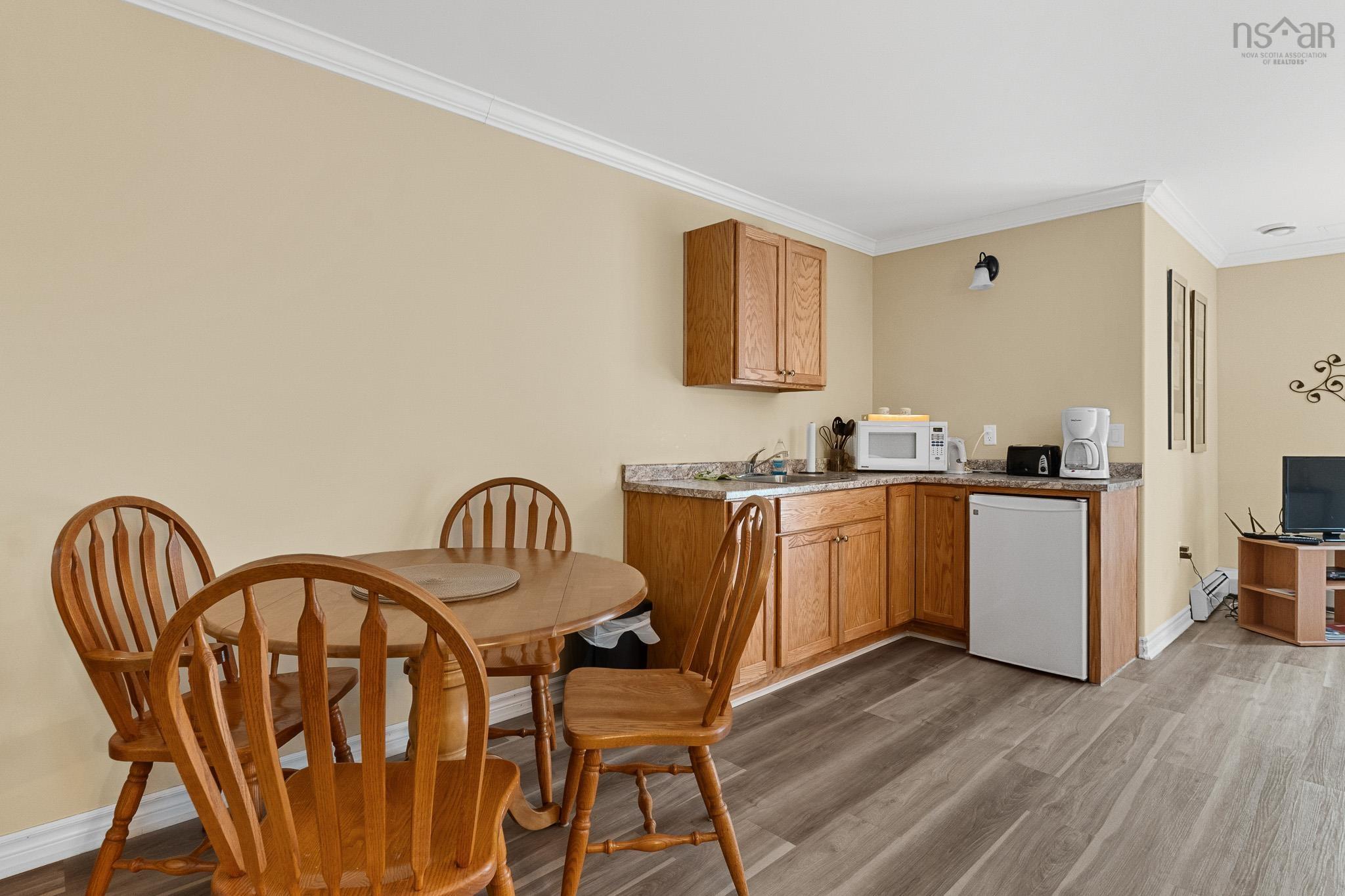 $599,900.00: 407 36 Southgate Drive, Bedford