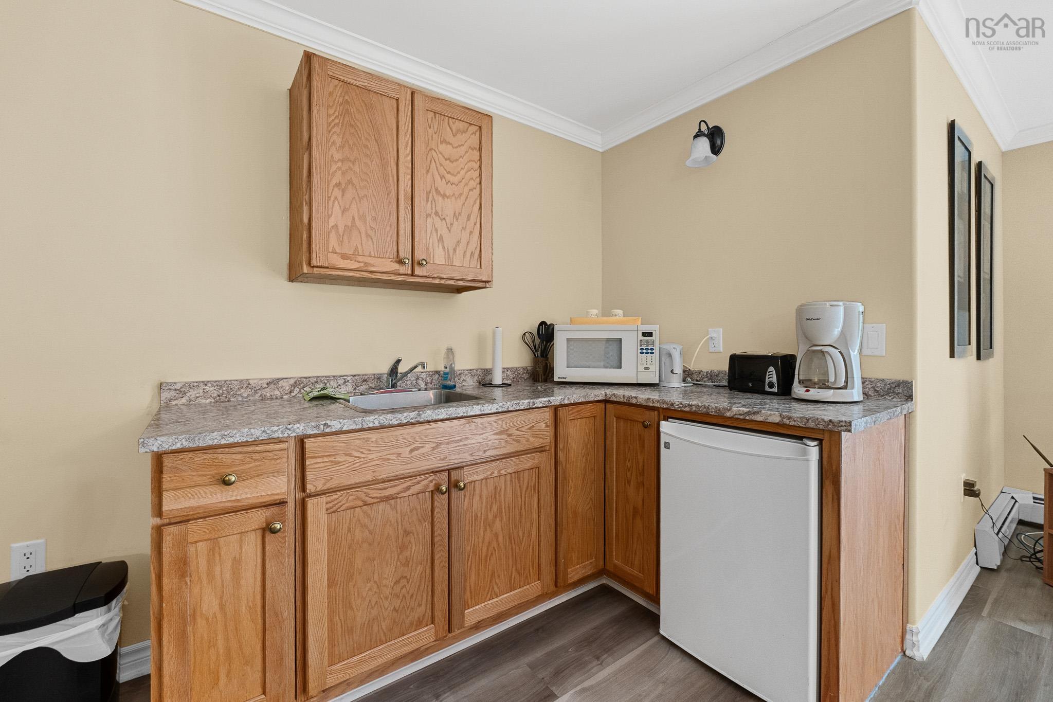 $599,900.00: 407 36 Southgate Drive, Bedford