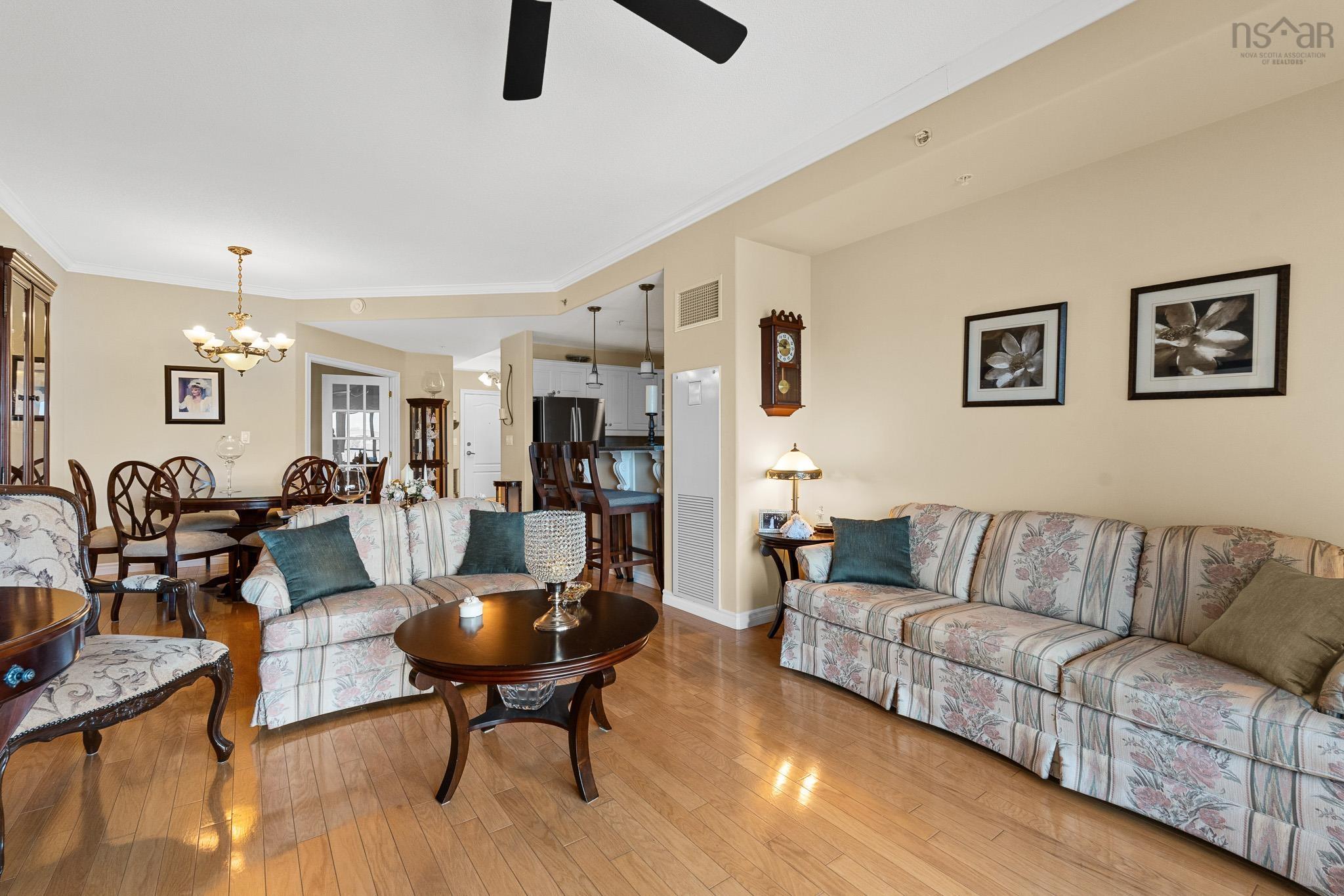 $599,900.00: 407 36 Southgate Drive, Bedford