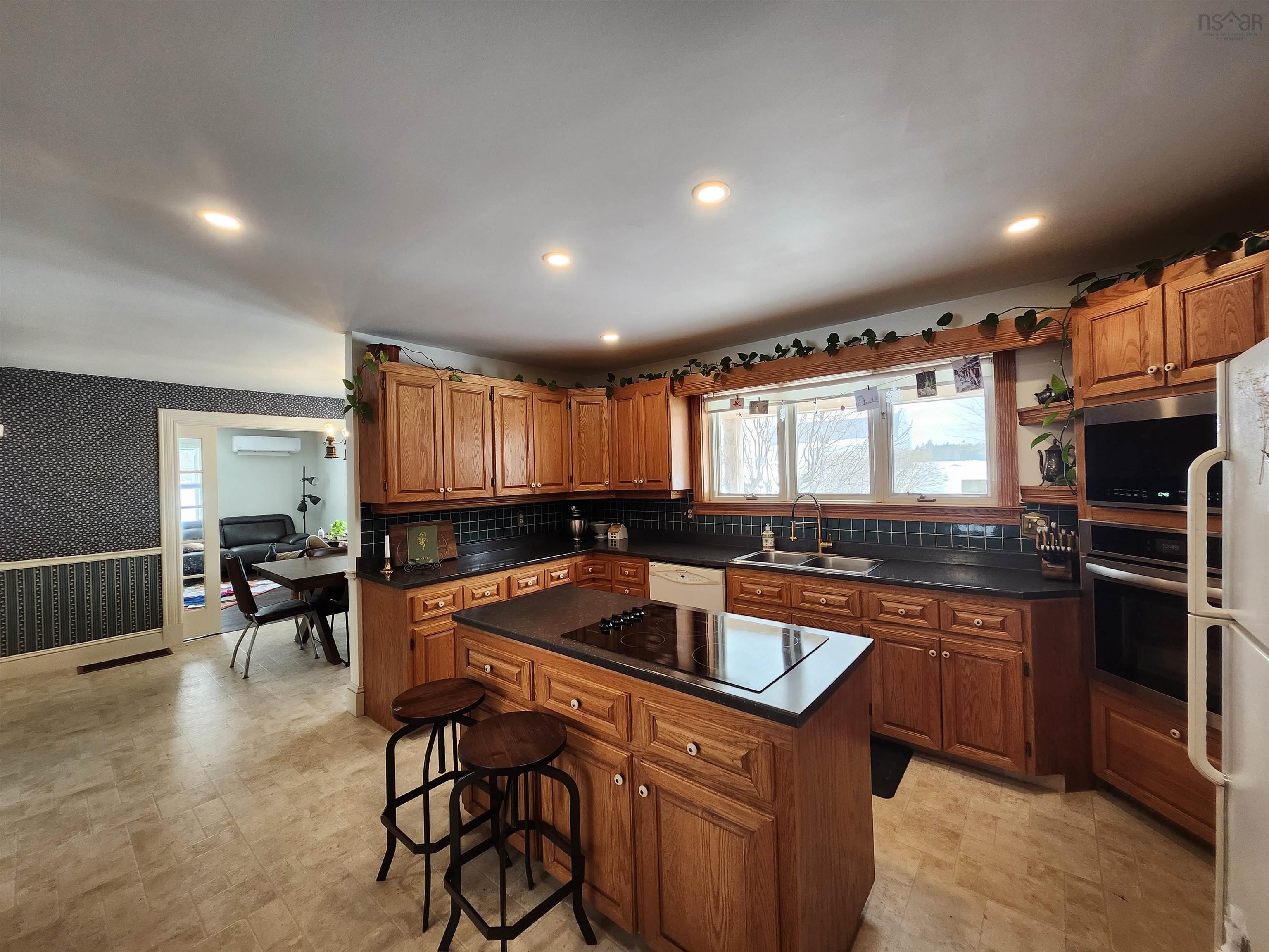 $592,000.00: 1461 Highway 360, Garland