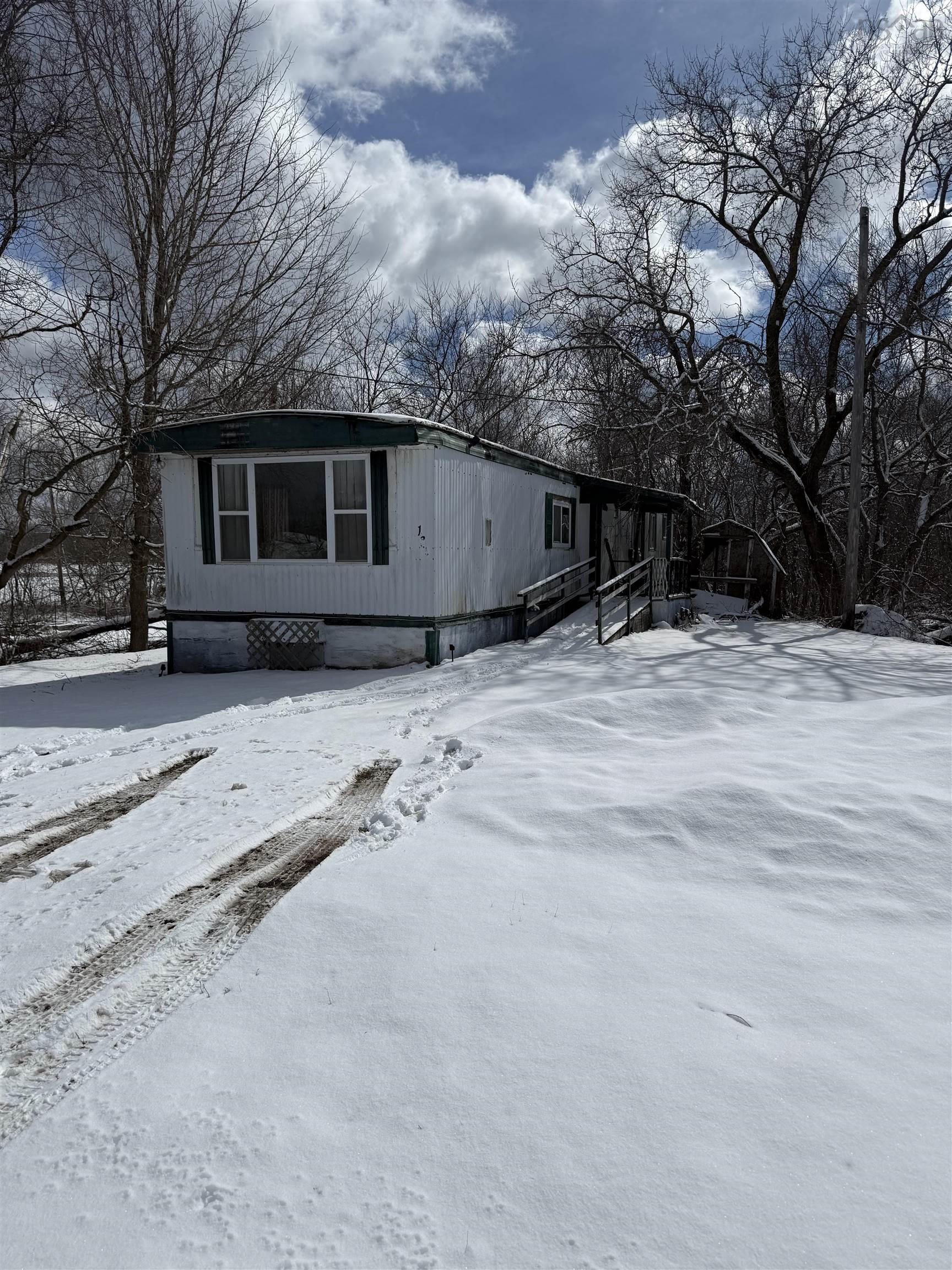 $44,900.00: 136 Lower Main Street, Oxford