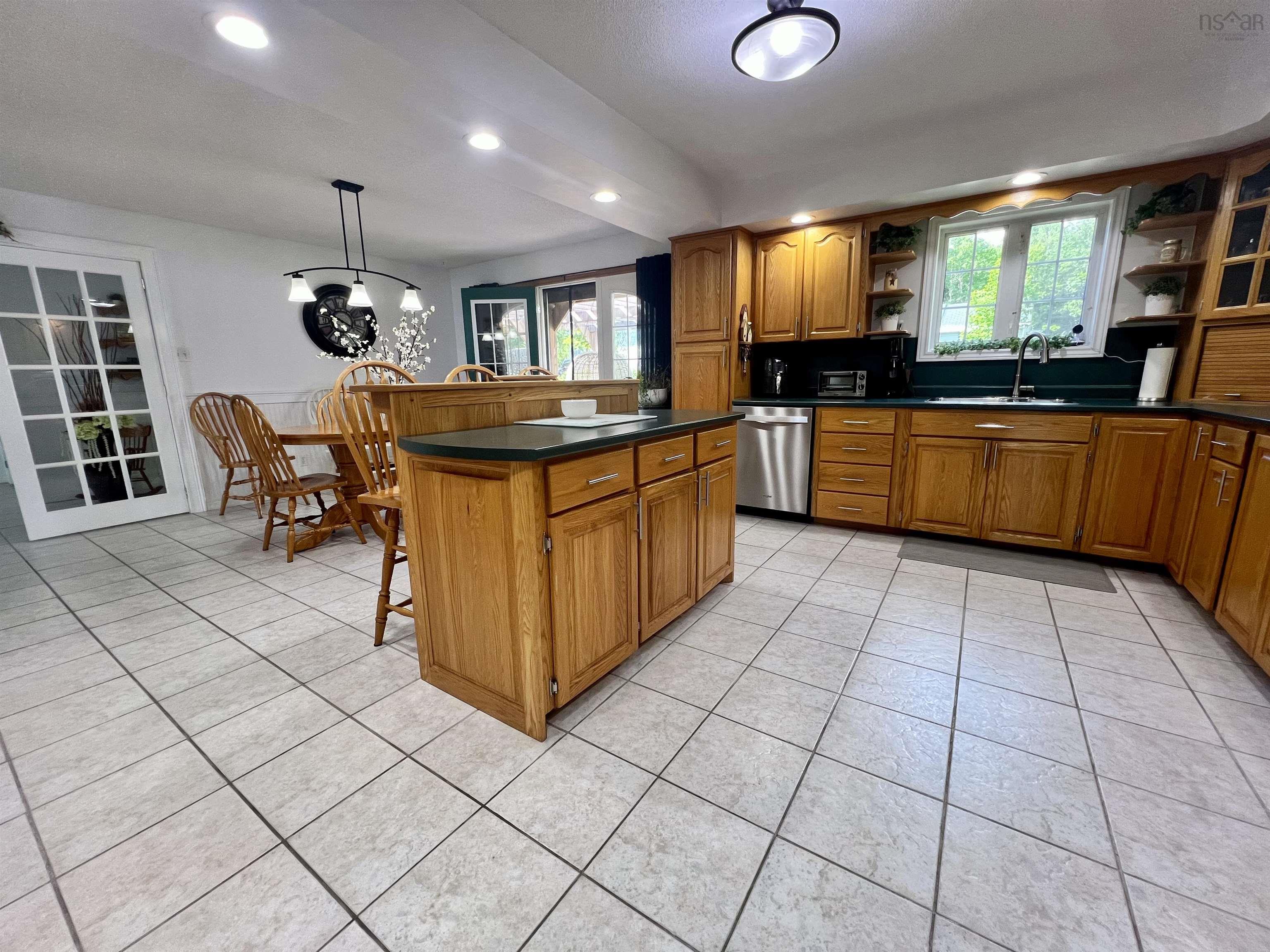 $899,000.00: 1042 Pleasant Valley Road, Pleasant Valley