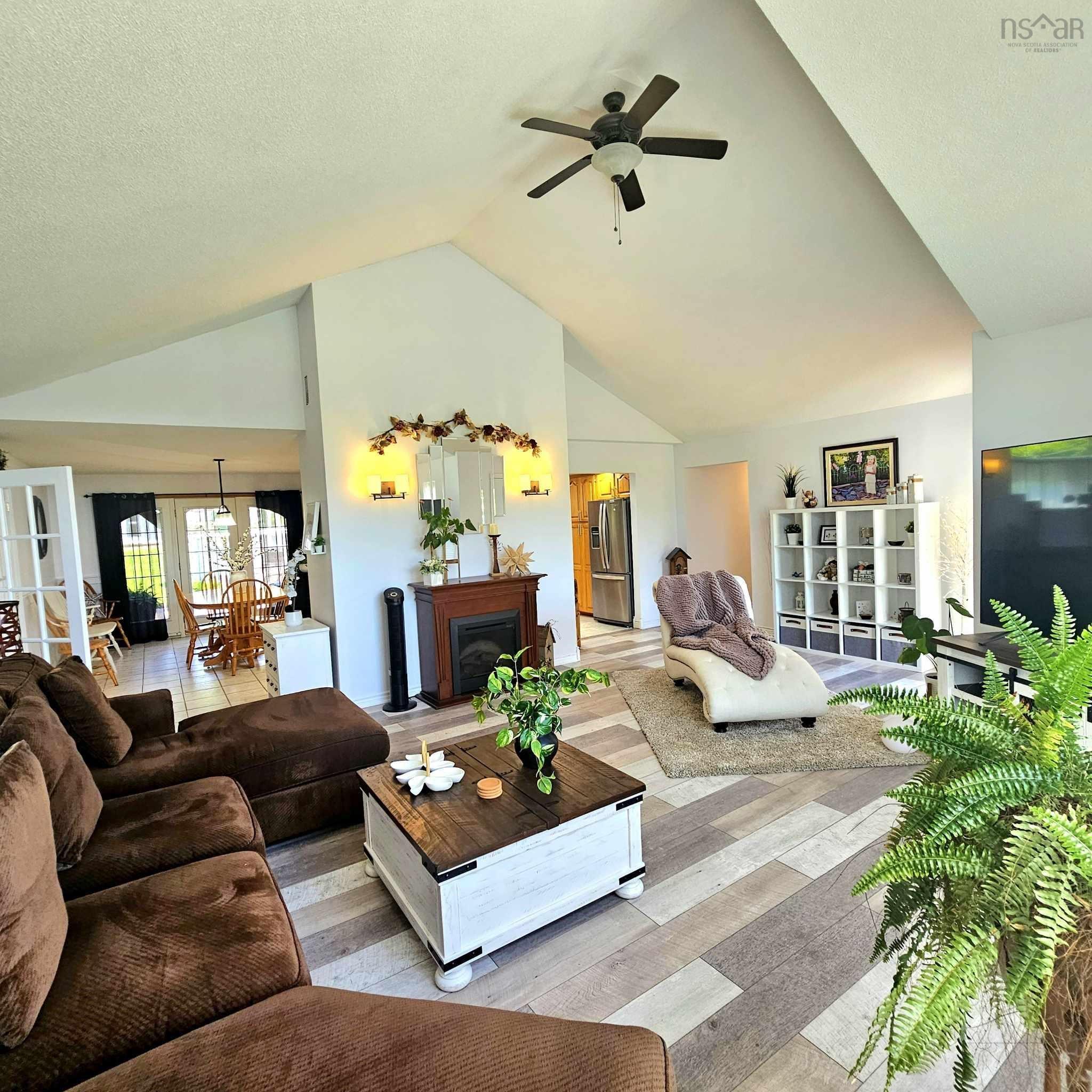 $899,000.00: 1042 Pleasant Valley Road, Pleasant Valley