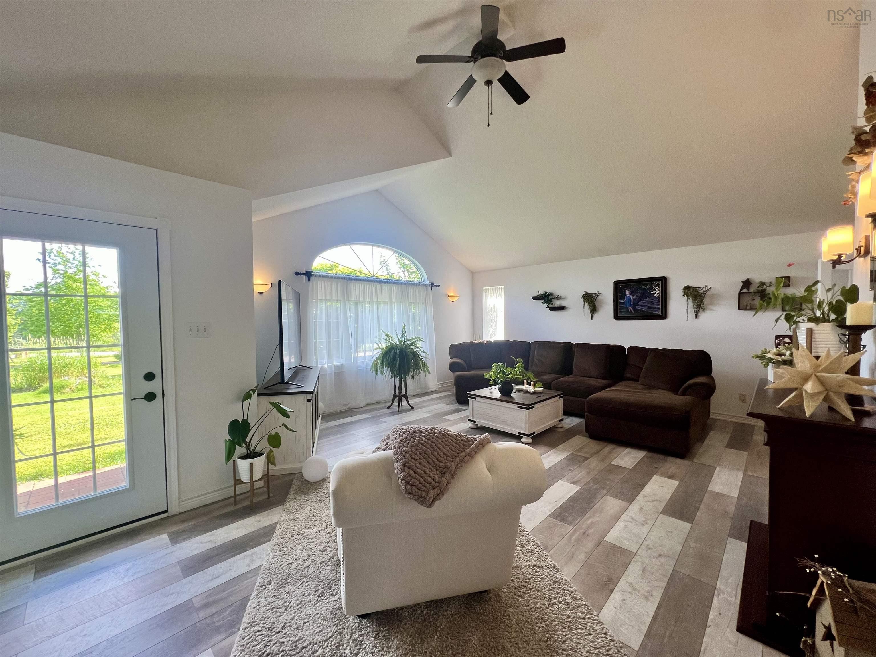 $899,000.00: 1042 Pleasant Valley Road, Pleasant Valley