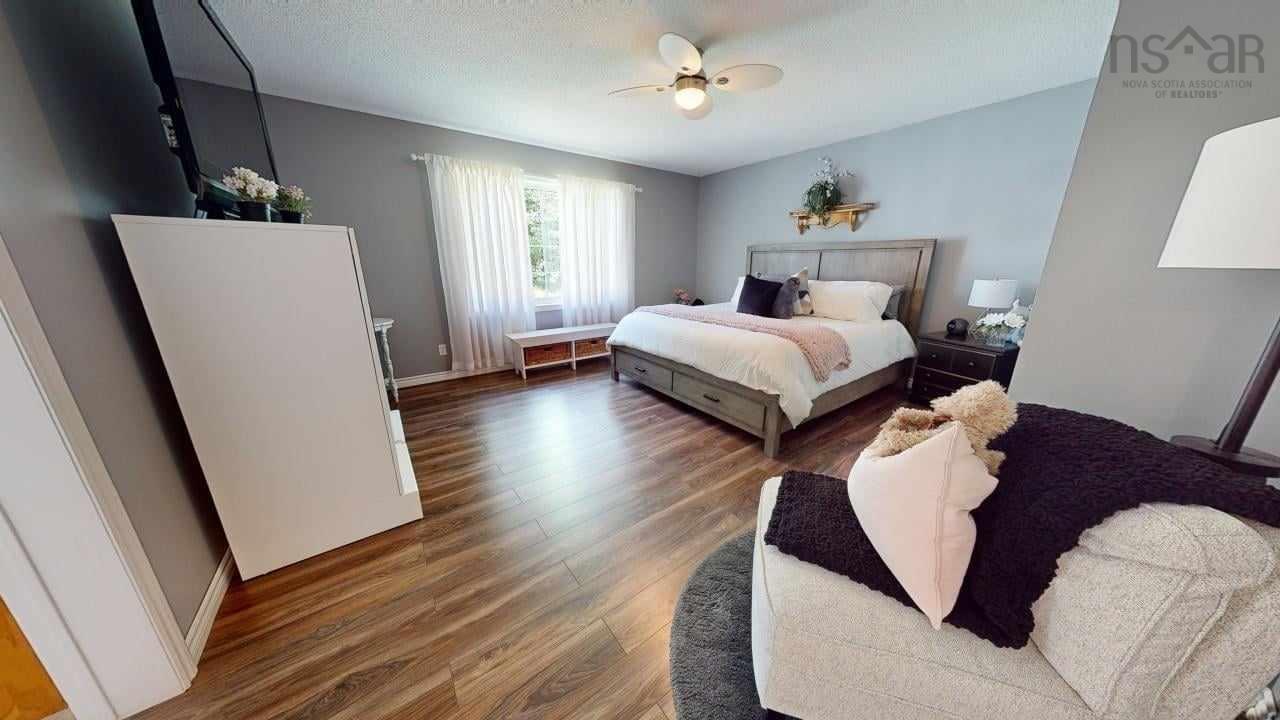 $899,000.00: 1042 Pleasant Valley Road, Pleasant Valley