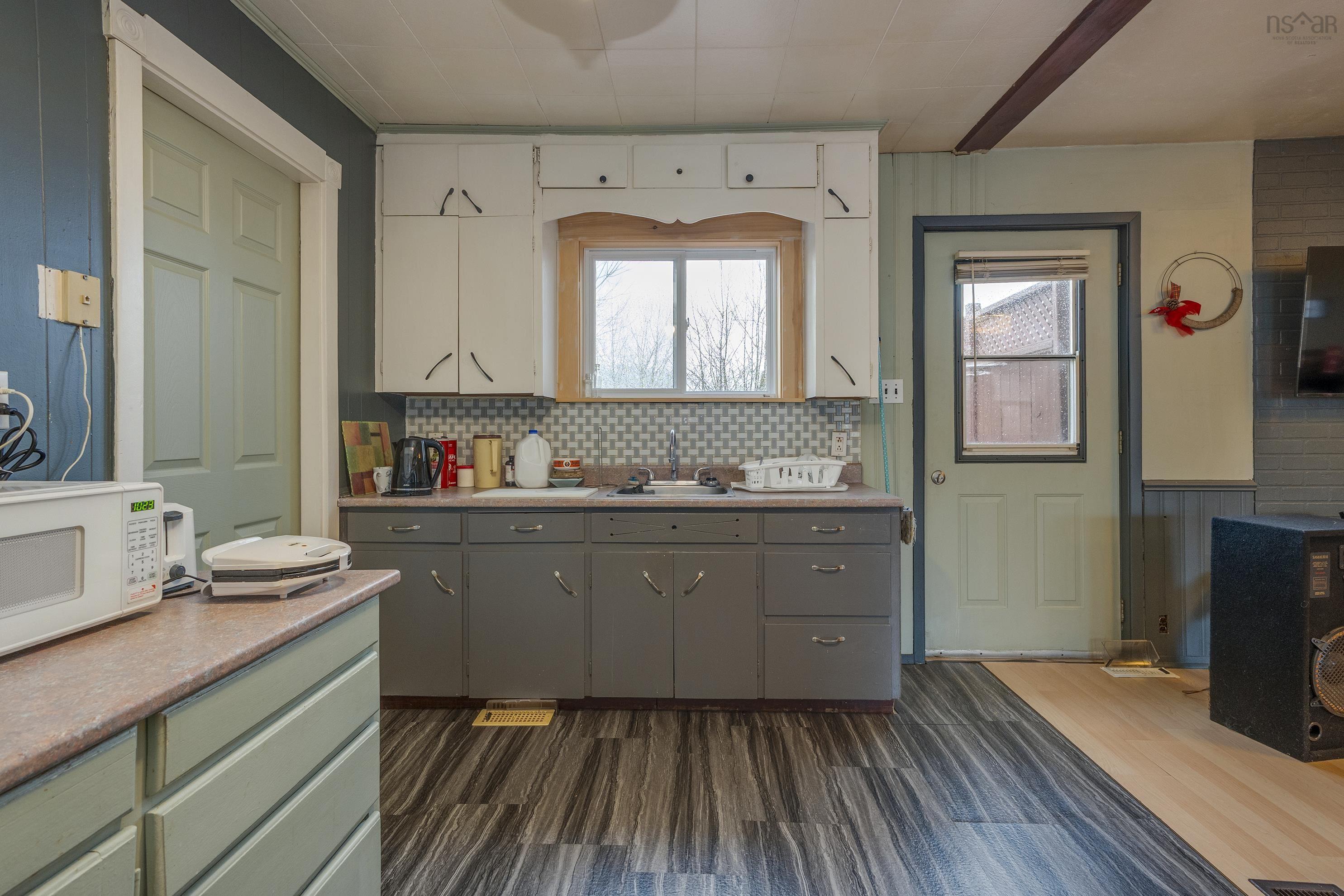 $230,000.00: 10014 221 Highway, Habitant