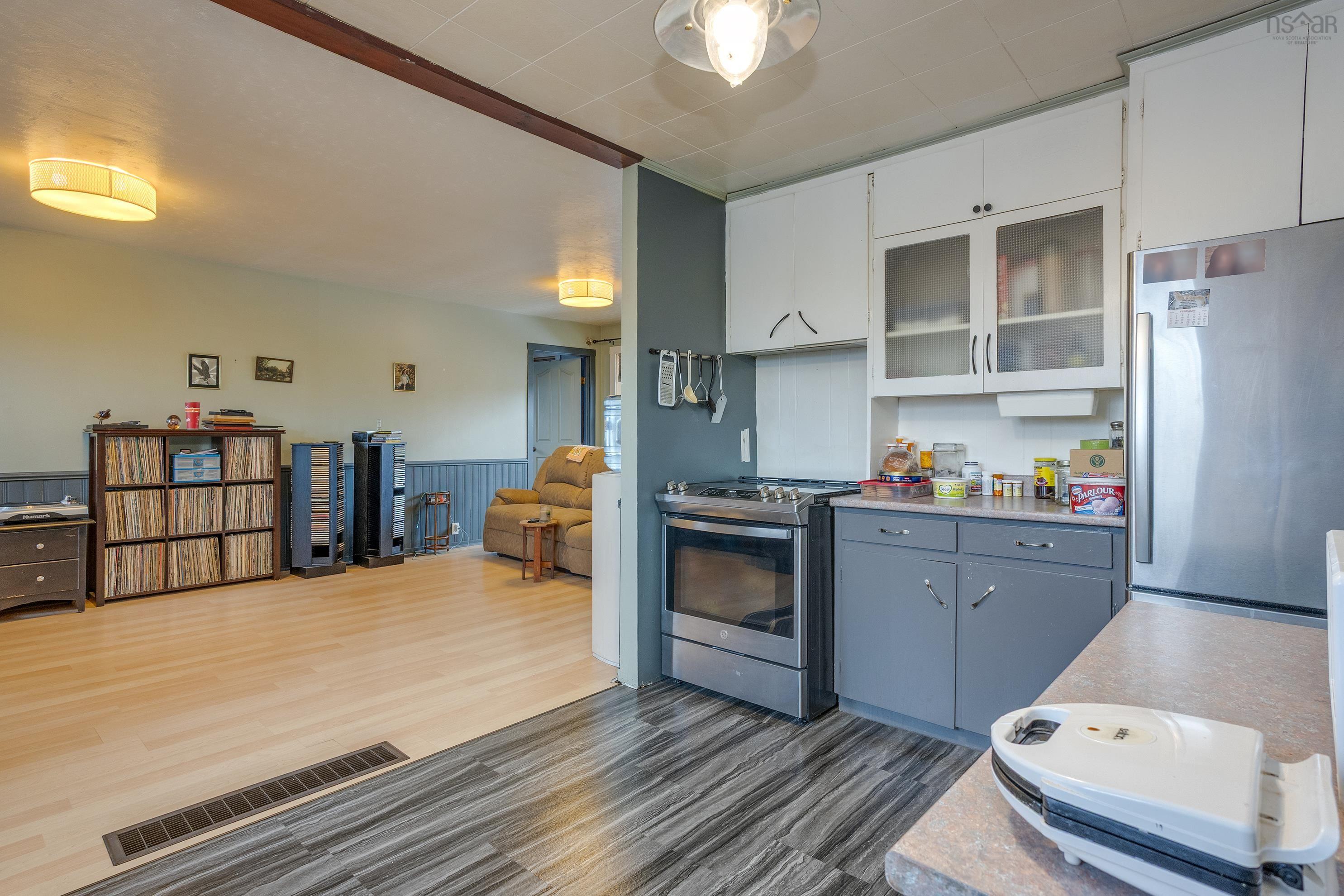 $230,000.00: 10014 221 Highway, Habitant