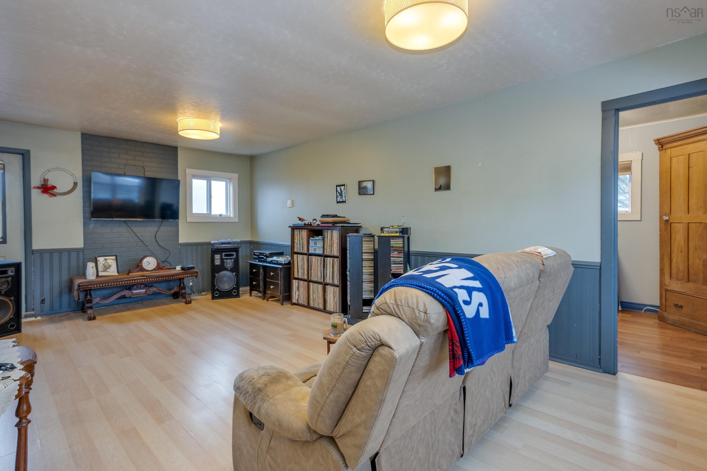 $230,000.00: 10014 221 Highway, Habitant