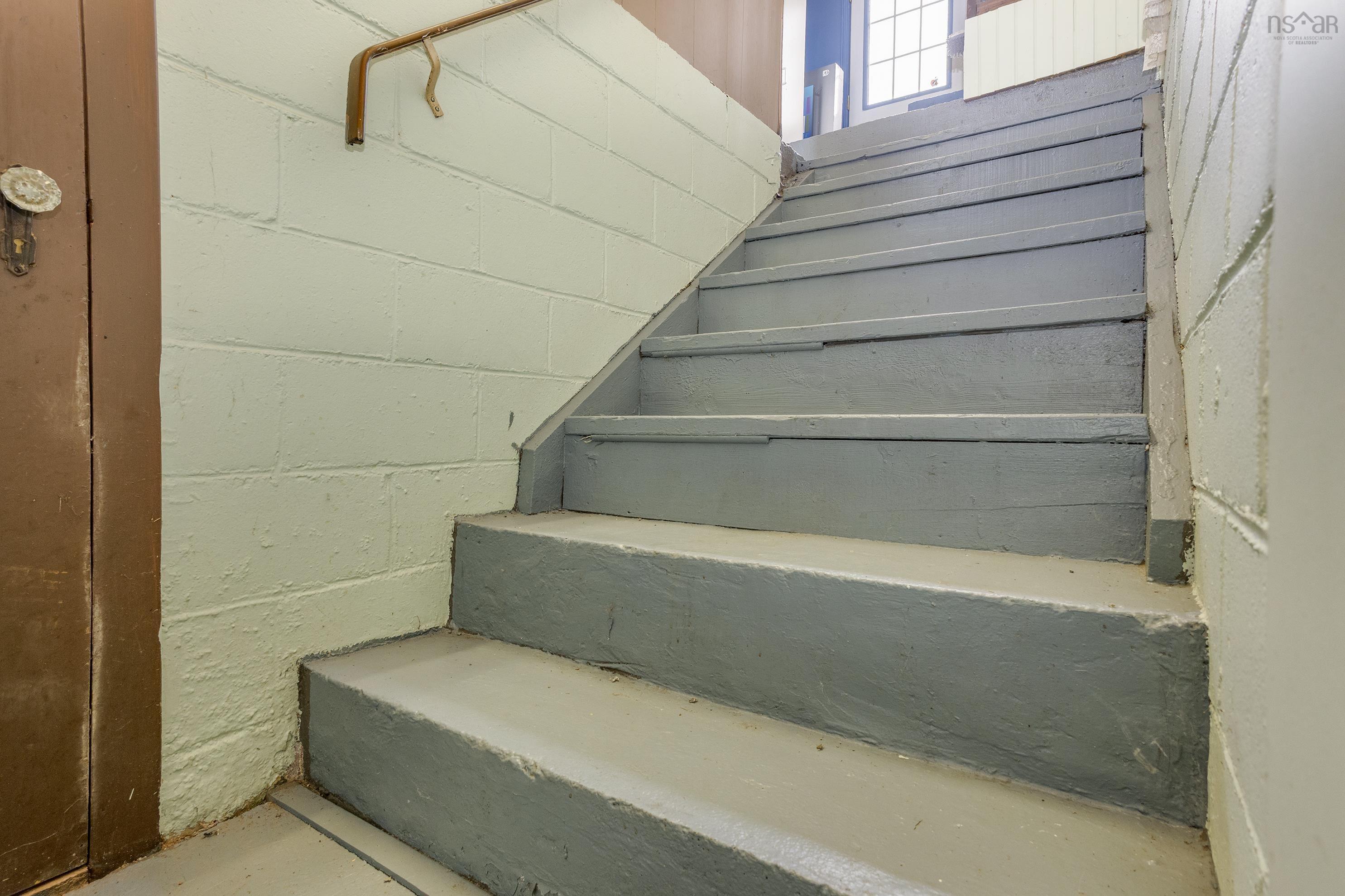 $230,000.00: 10014 221 Highway, Habitant