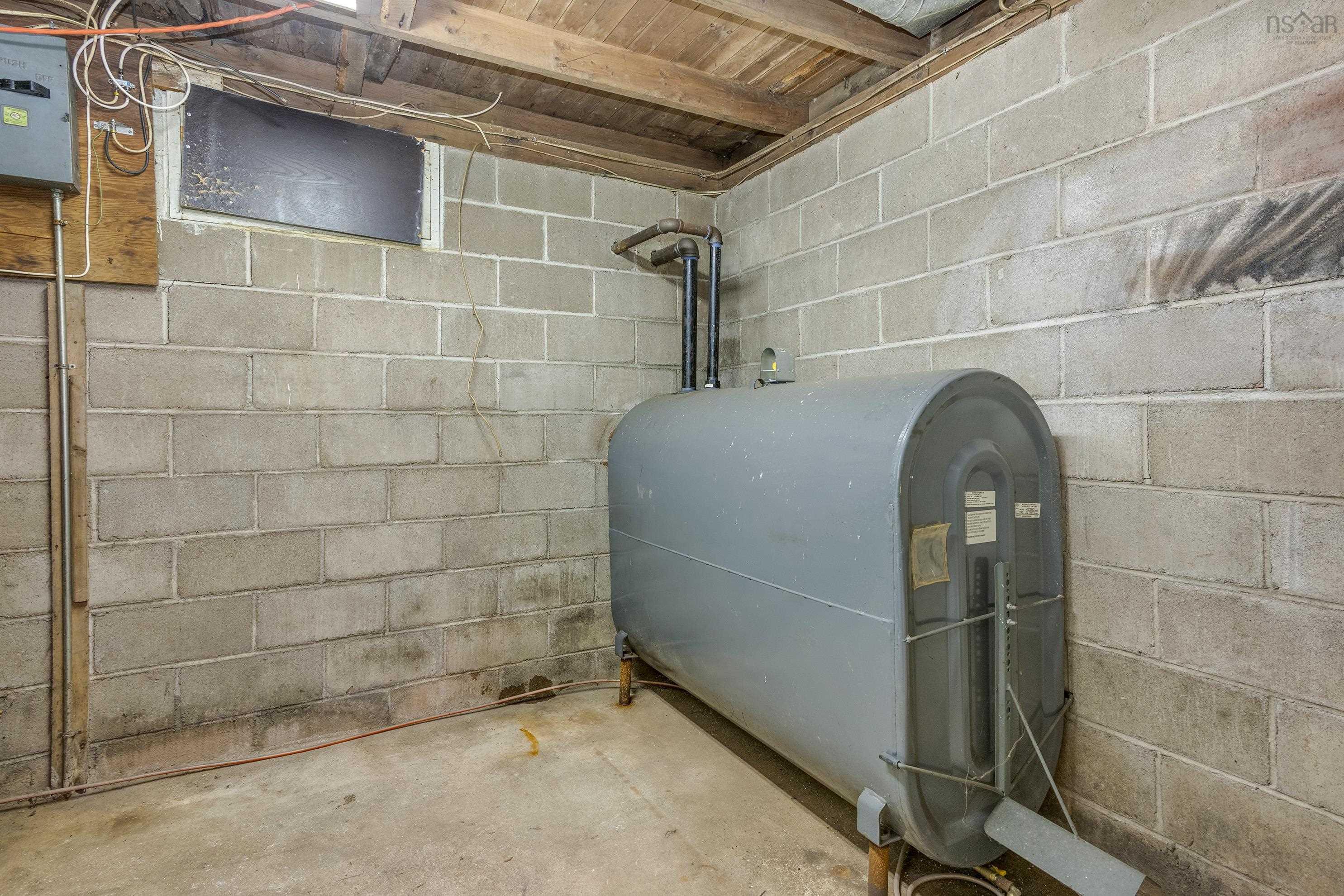 $230,000.00: 10014 221 Highway, Habitant