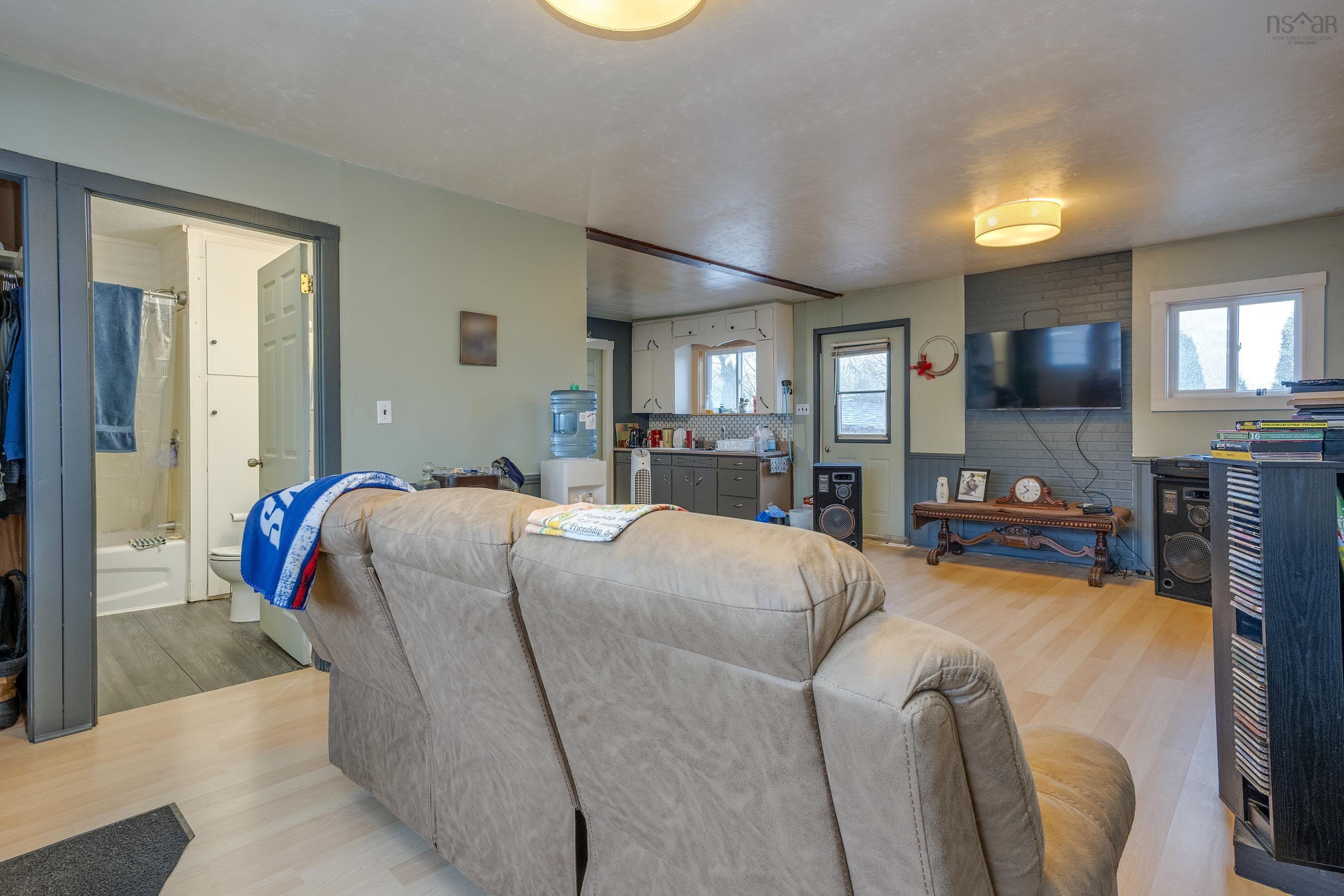 $230,000.00: 10014 221 Highway, Habitant