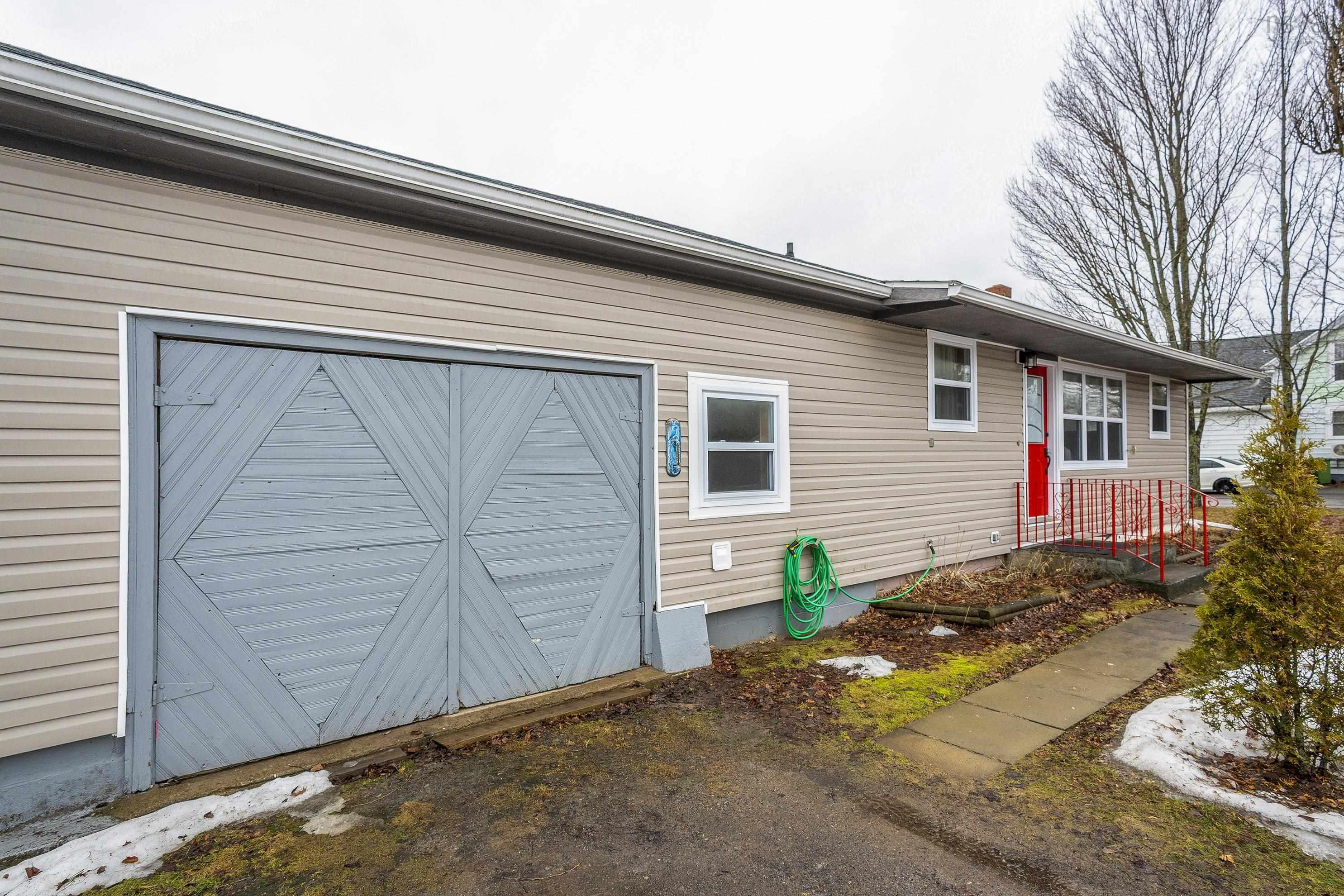 $230,000.00: 10014 221 Highway, Habitant