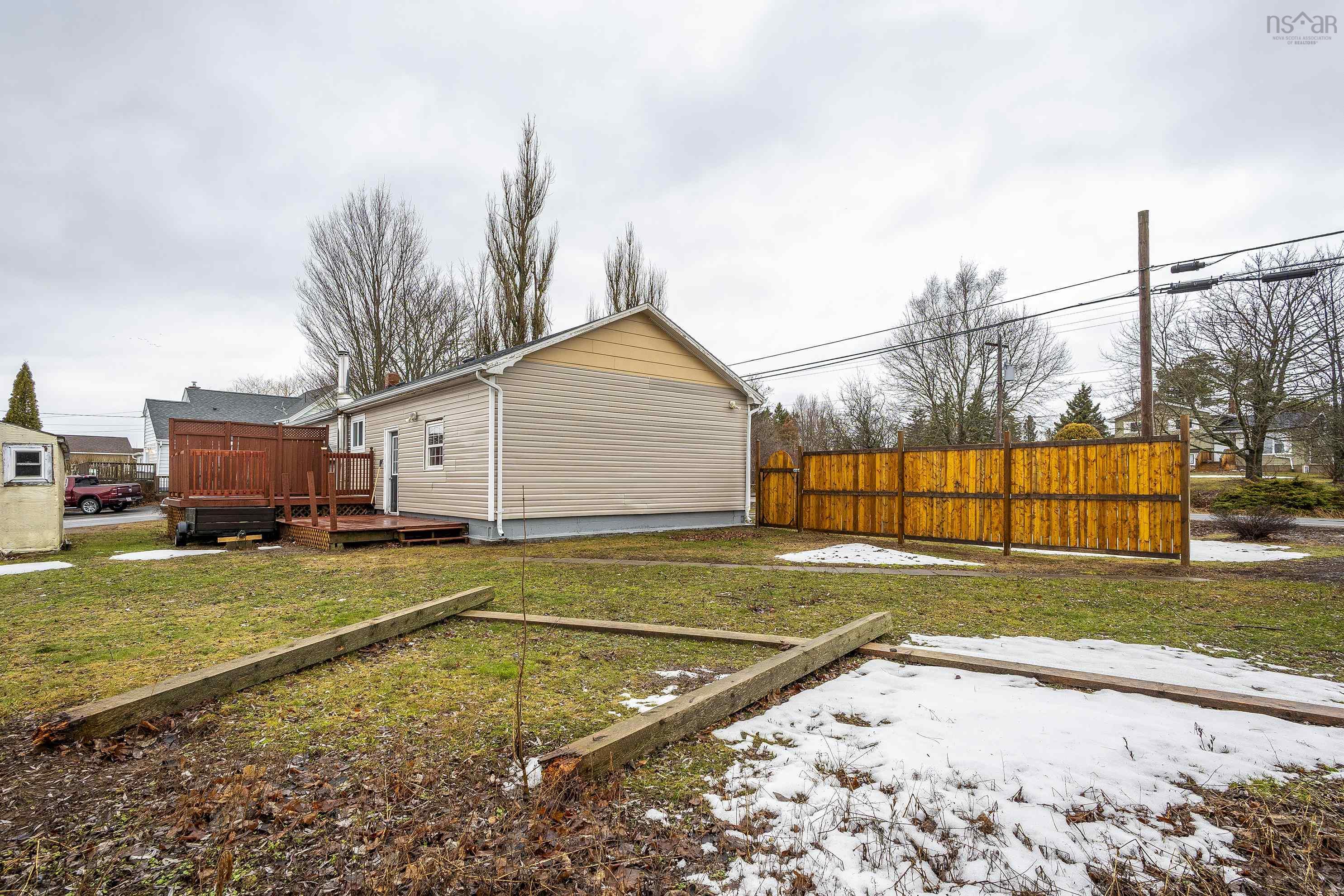 $230,000.00: 10014 221 Highway, Habitant