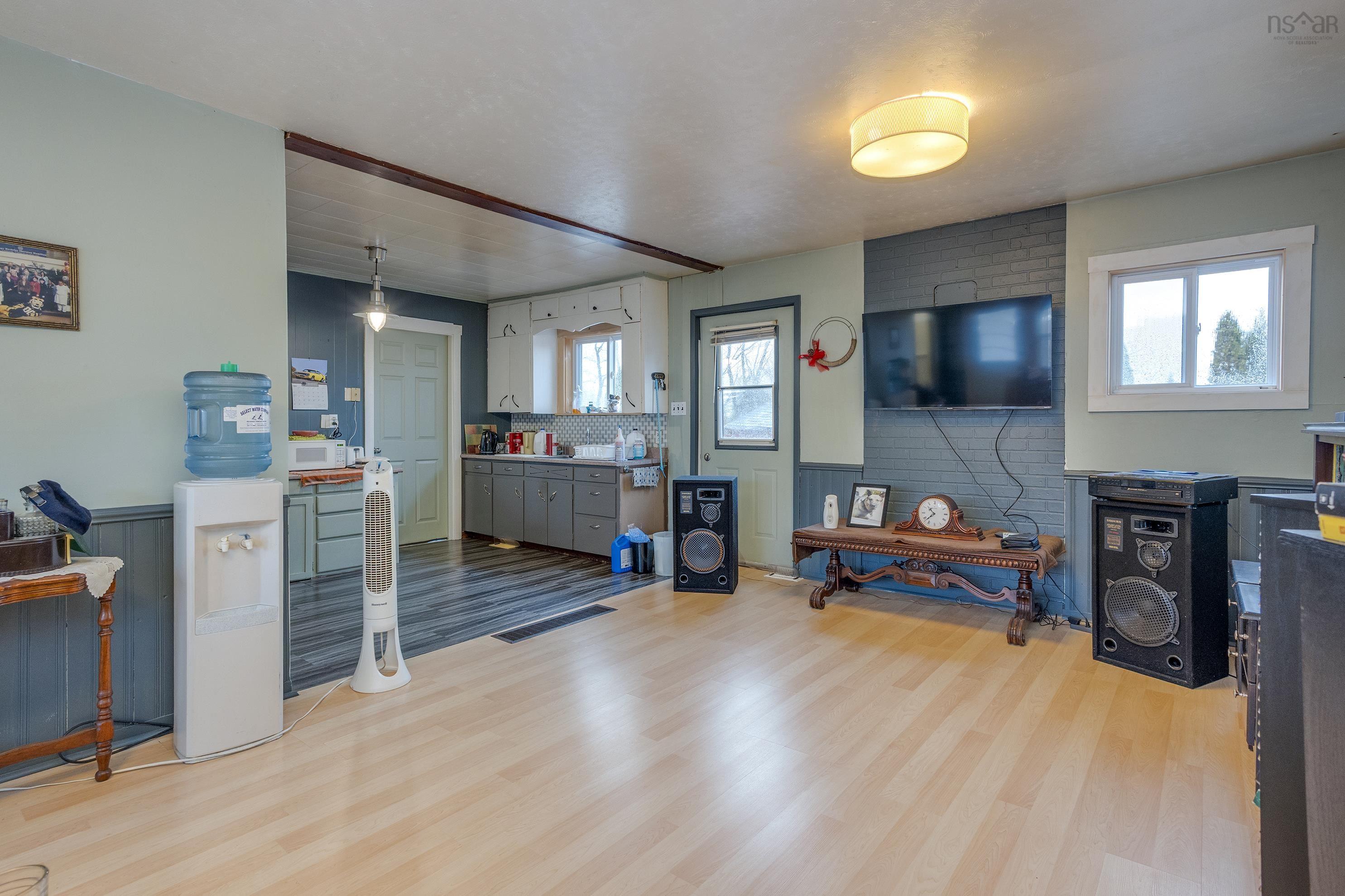 $230,000.00: 10014 221 Highway, Habitant