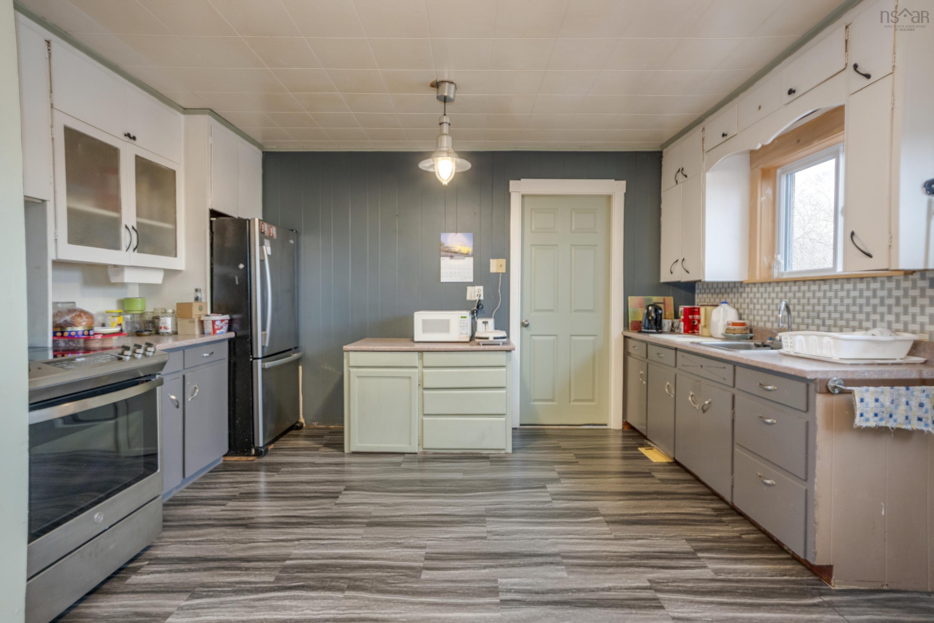 $230,000.00: 10014 221 Highway, Habitant