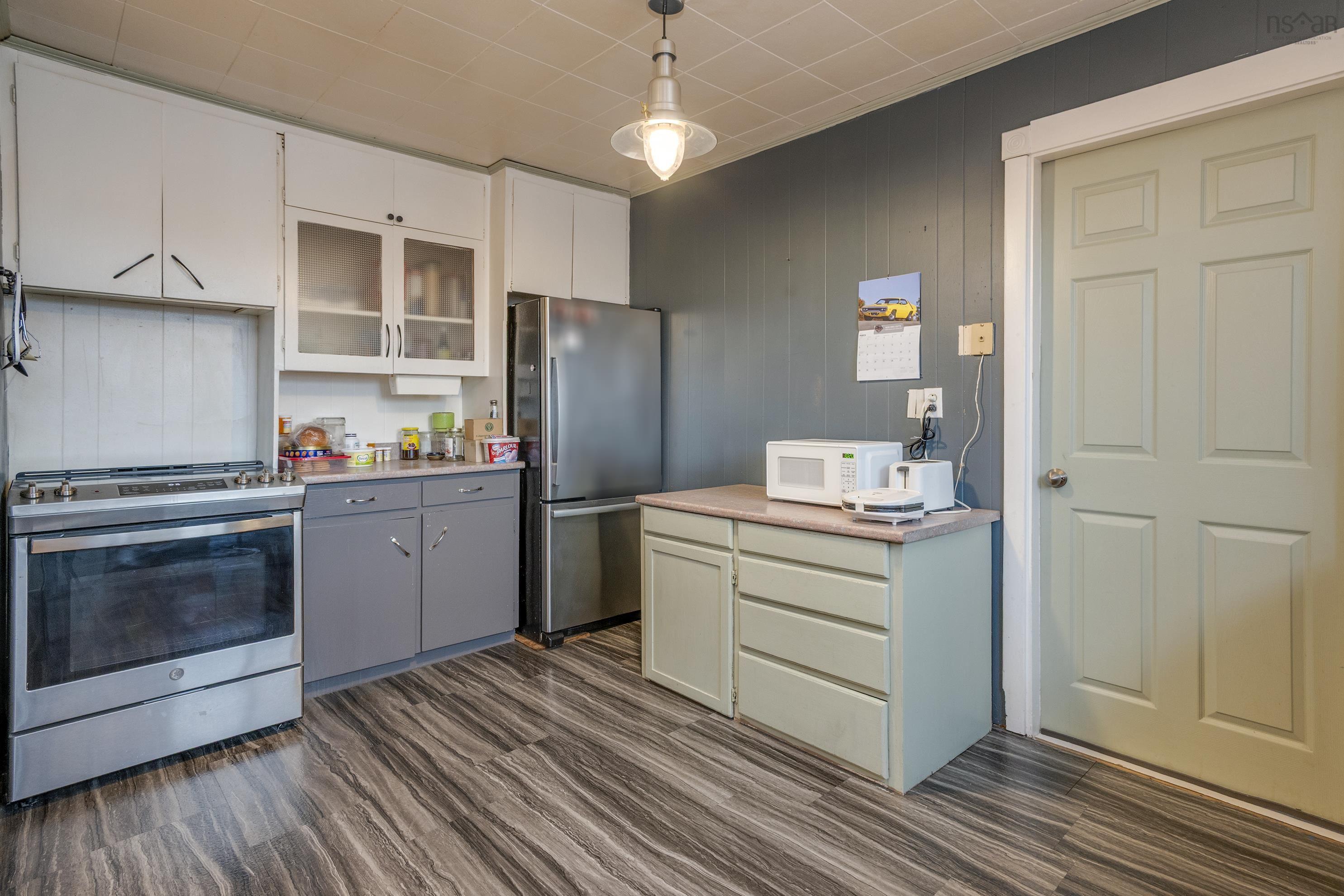 $230,000.00: 10014 221 Highway, Habitant