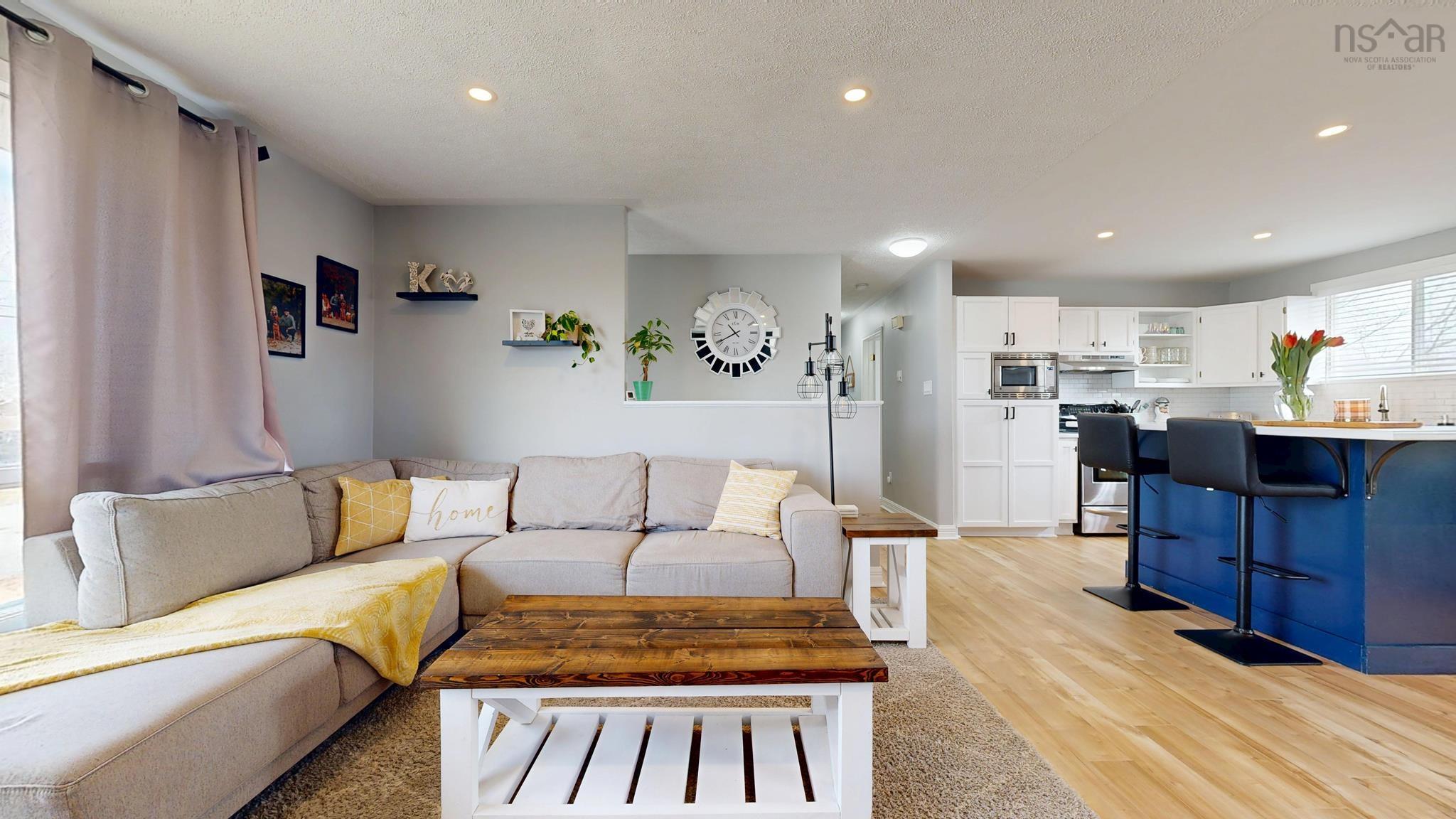 $475,000.00: 16 Parker Place Crescent, Enfield