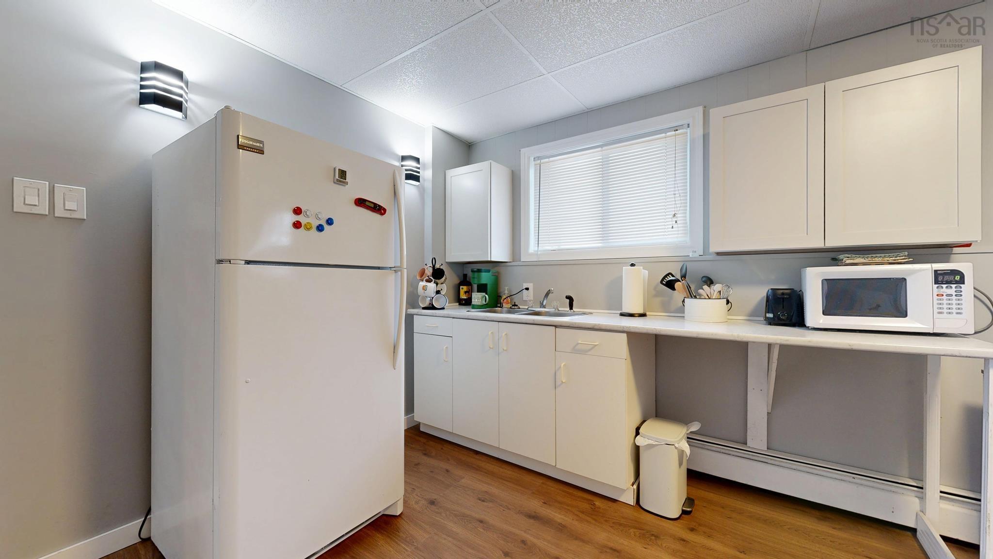 $475,000.00: 16 Parker Place Crescent, Enfield