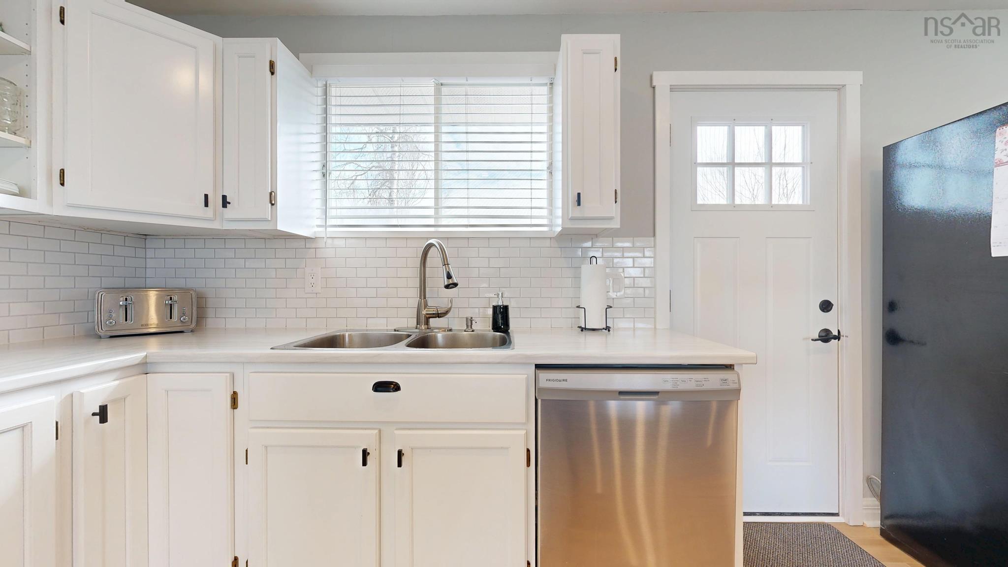 $475,000.00: 16 Parker Place Crescent, Enfield