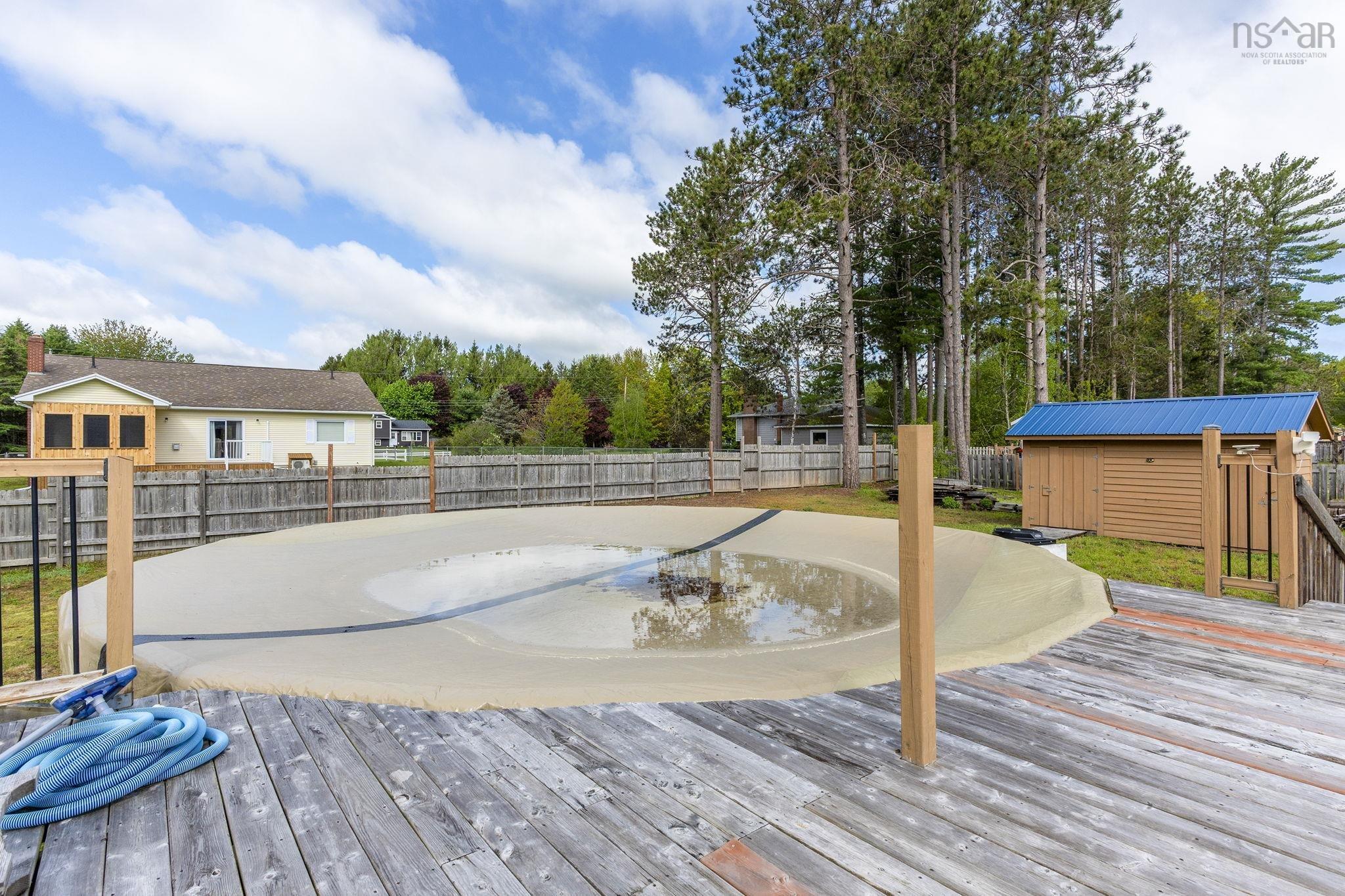 $525,000.00: 23 Valley Road, Wilmot