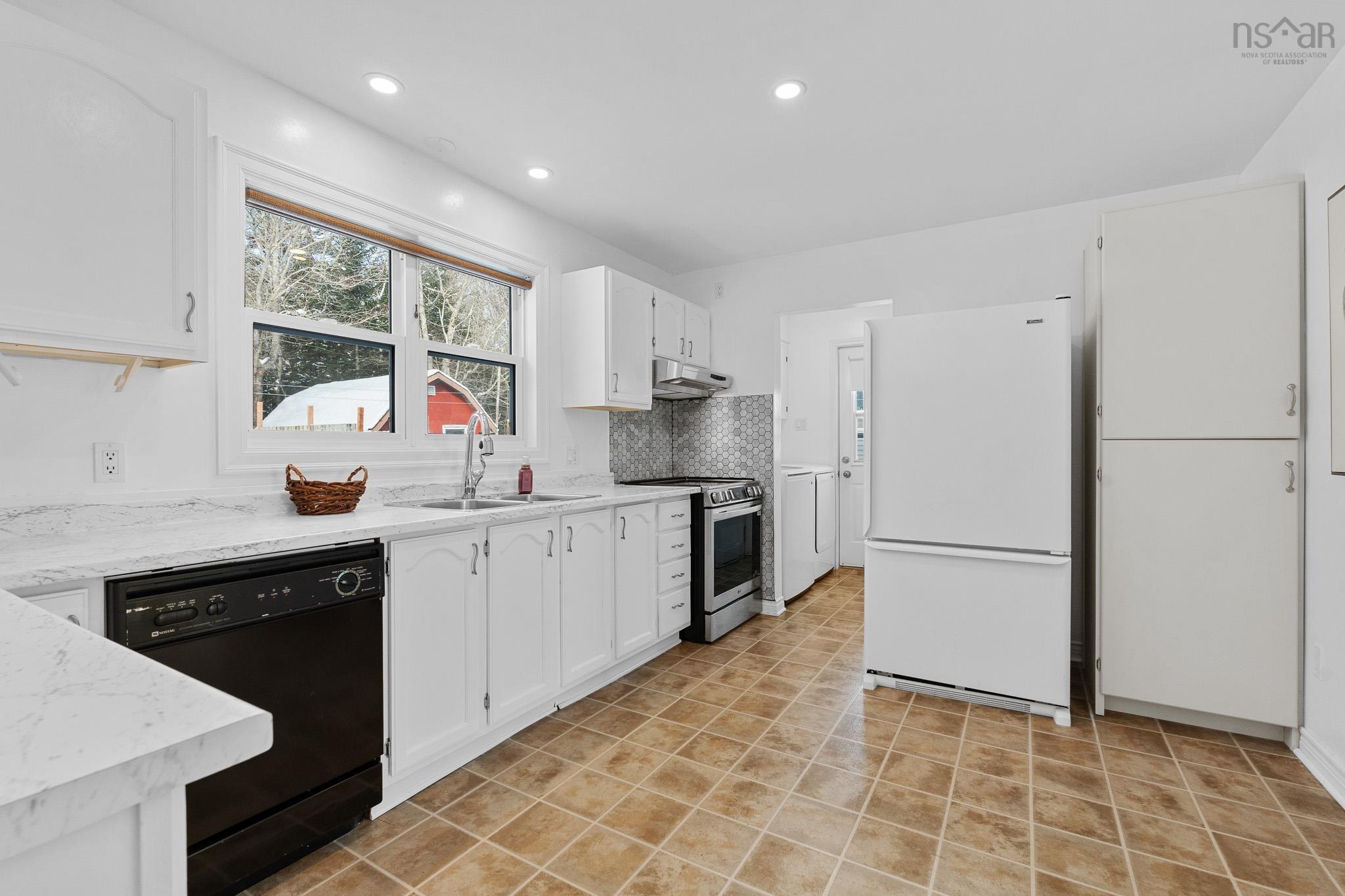 16 Stuart Harris, Dartmouth, NS (MLS 202605642)