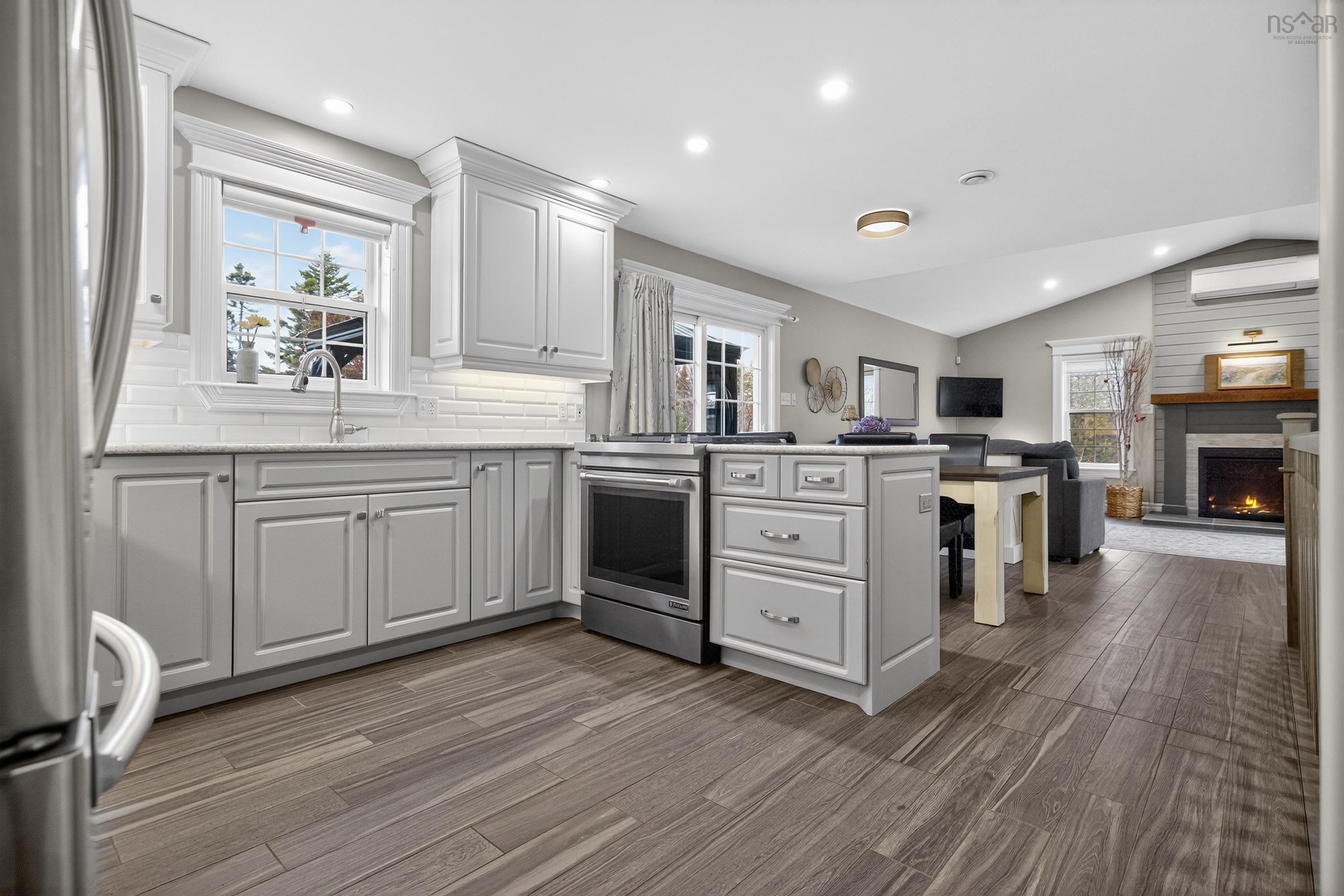 $839,900.00: 40 Sutherland Dr Drive, Fall River