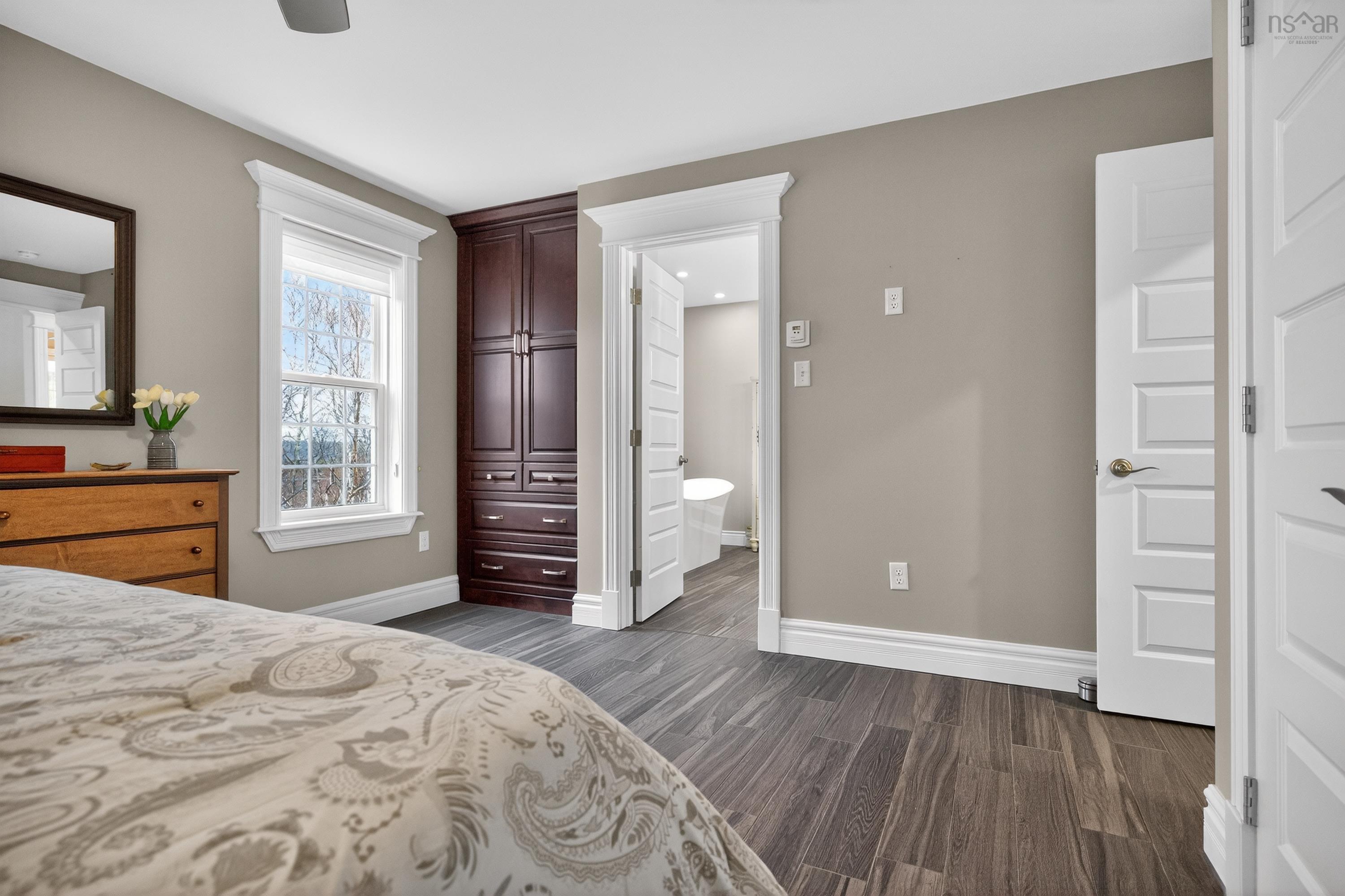 $839,900.00: 40 Sutherland Dr Drive, Fall River