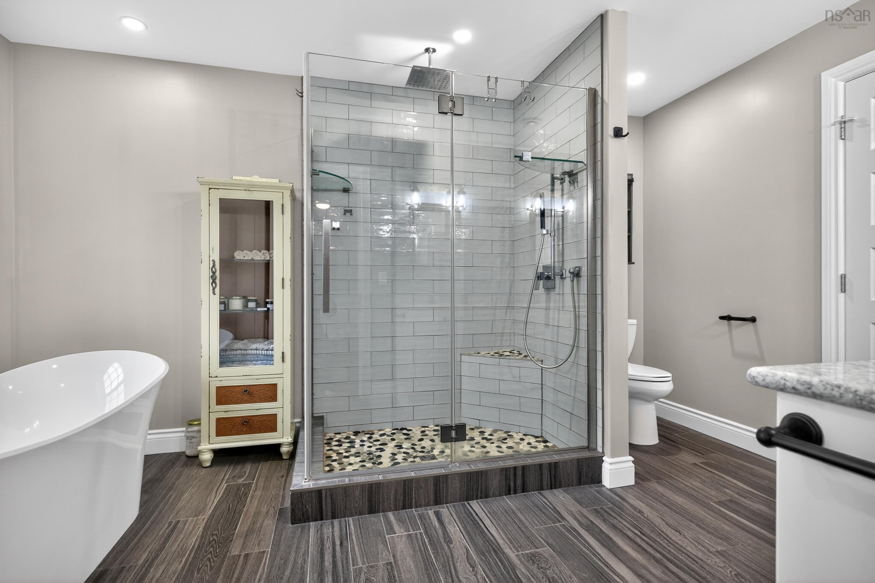 $839,900.00: 40 Sutherland Dr Drive, Fall River