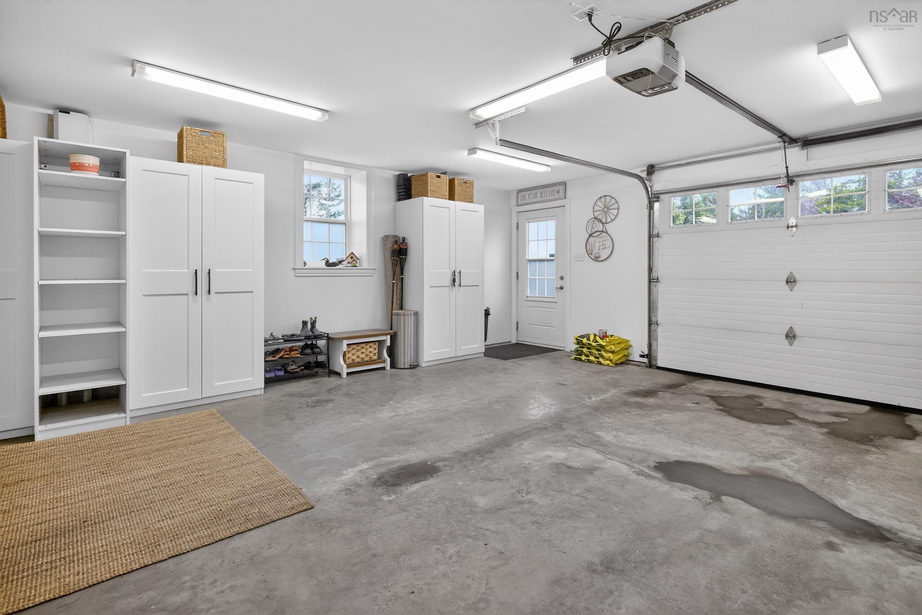 $839,900.00: 40 Sutherland Dr Drive, Fall River