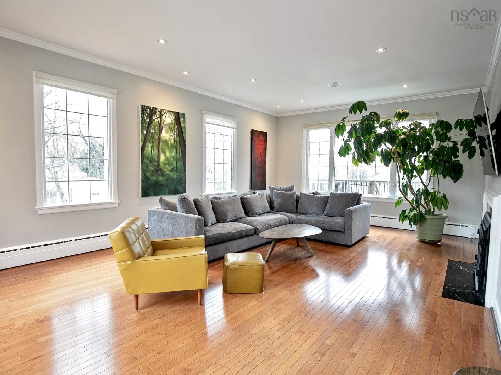 $699,900.00: 168 Victoria Street E, Amherst