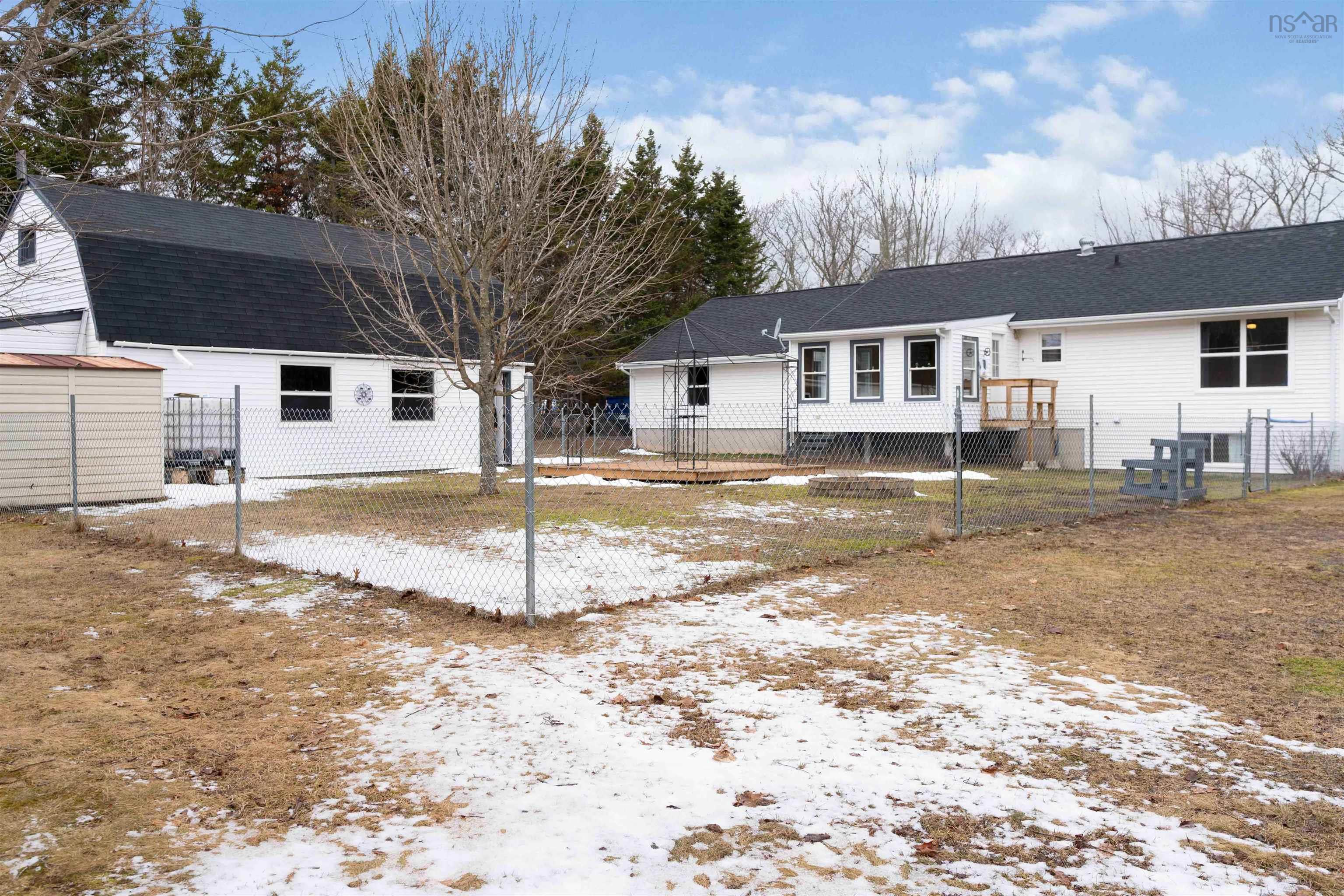$484,900.00: 402 Ward Road, Greenwood Square