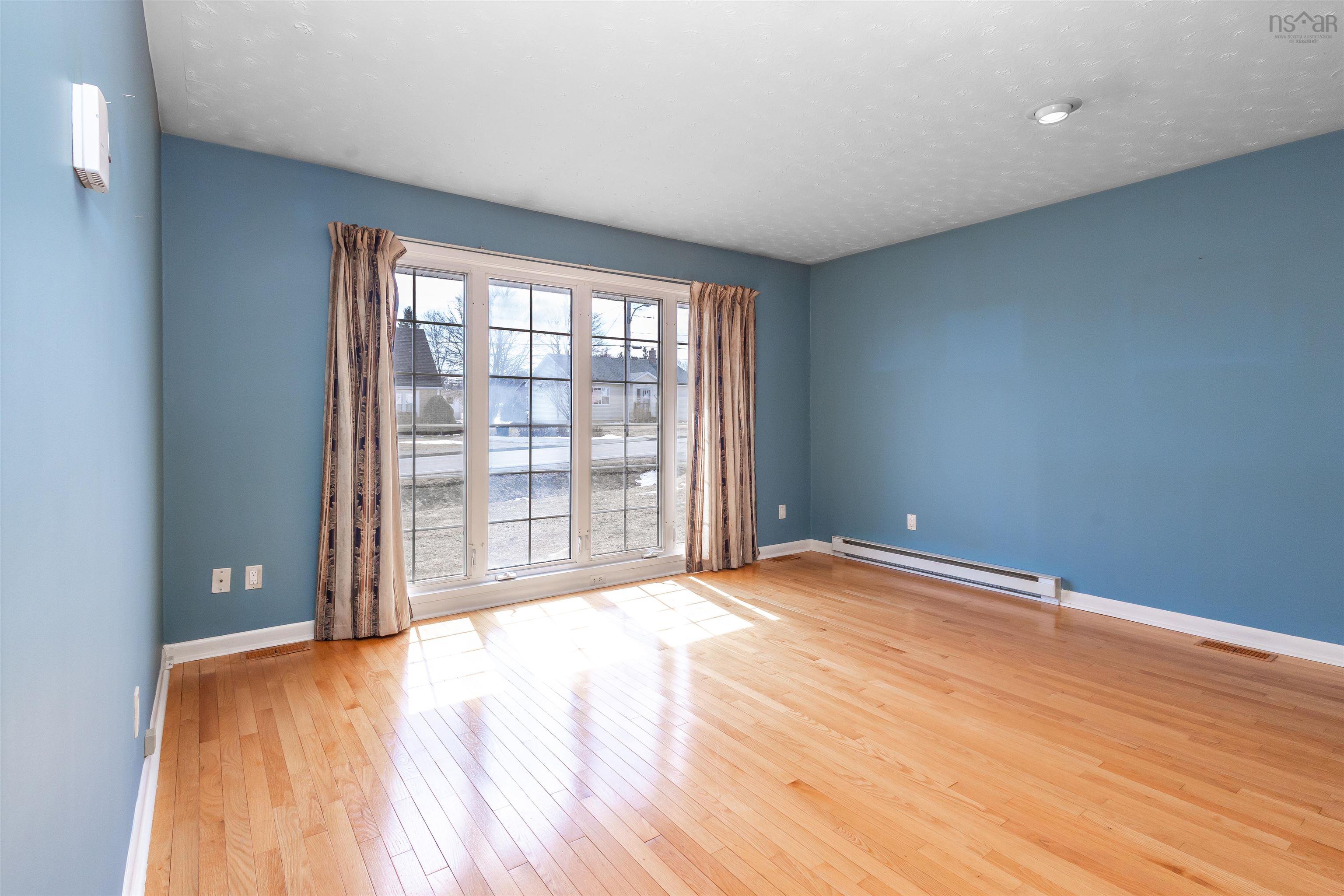 $279,900.00: 992 Westmount Road, Westmount