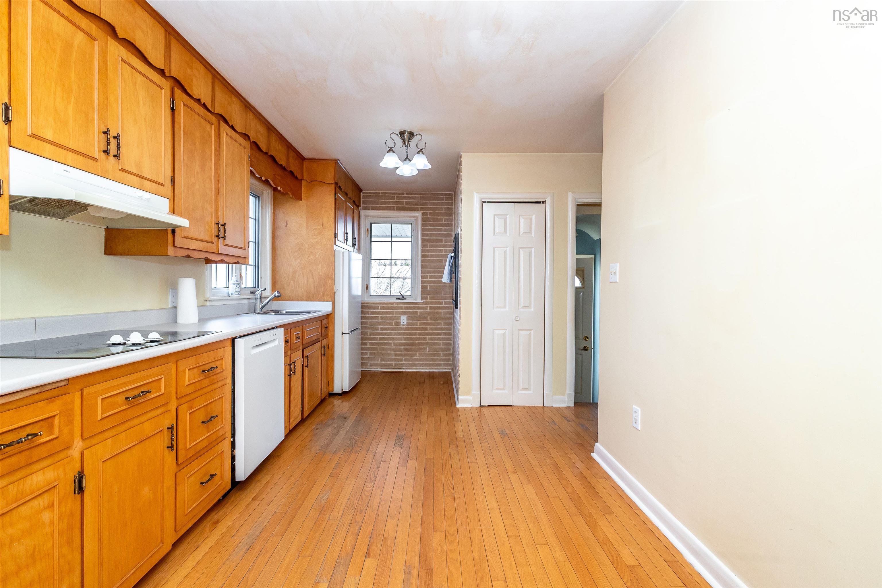$279,900.00: 992 Westmount Road, Westmount