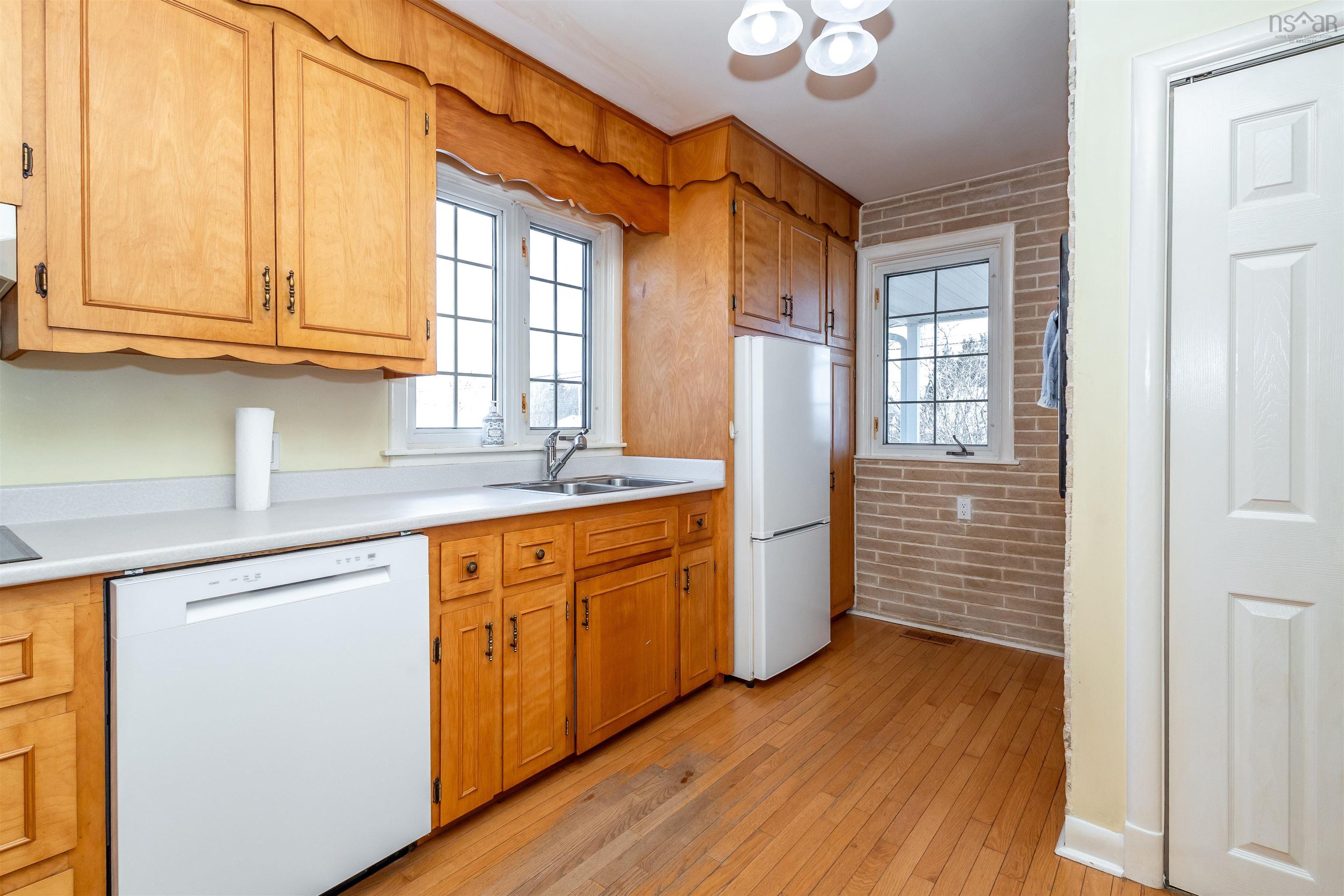 $279,900.00: 992 Westmount Road, Westmount
