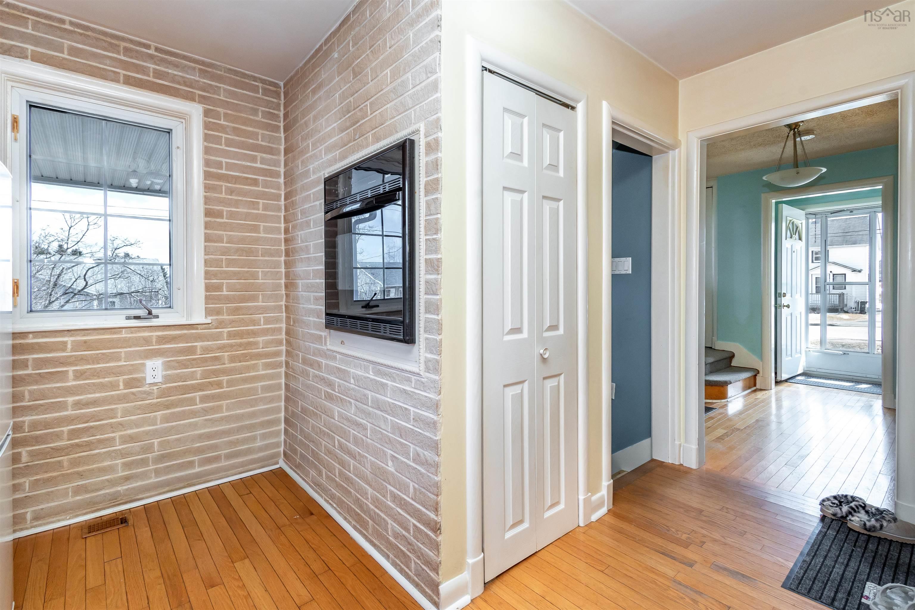$279,900.00: 992 Westmount Road, Westmount