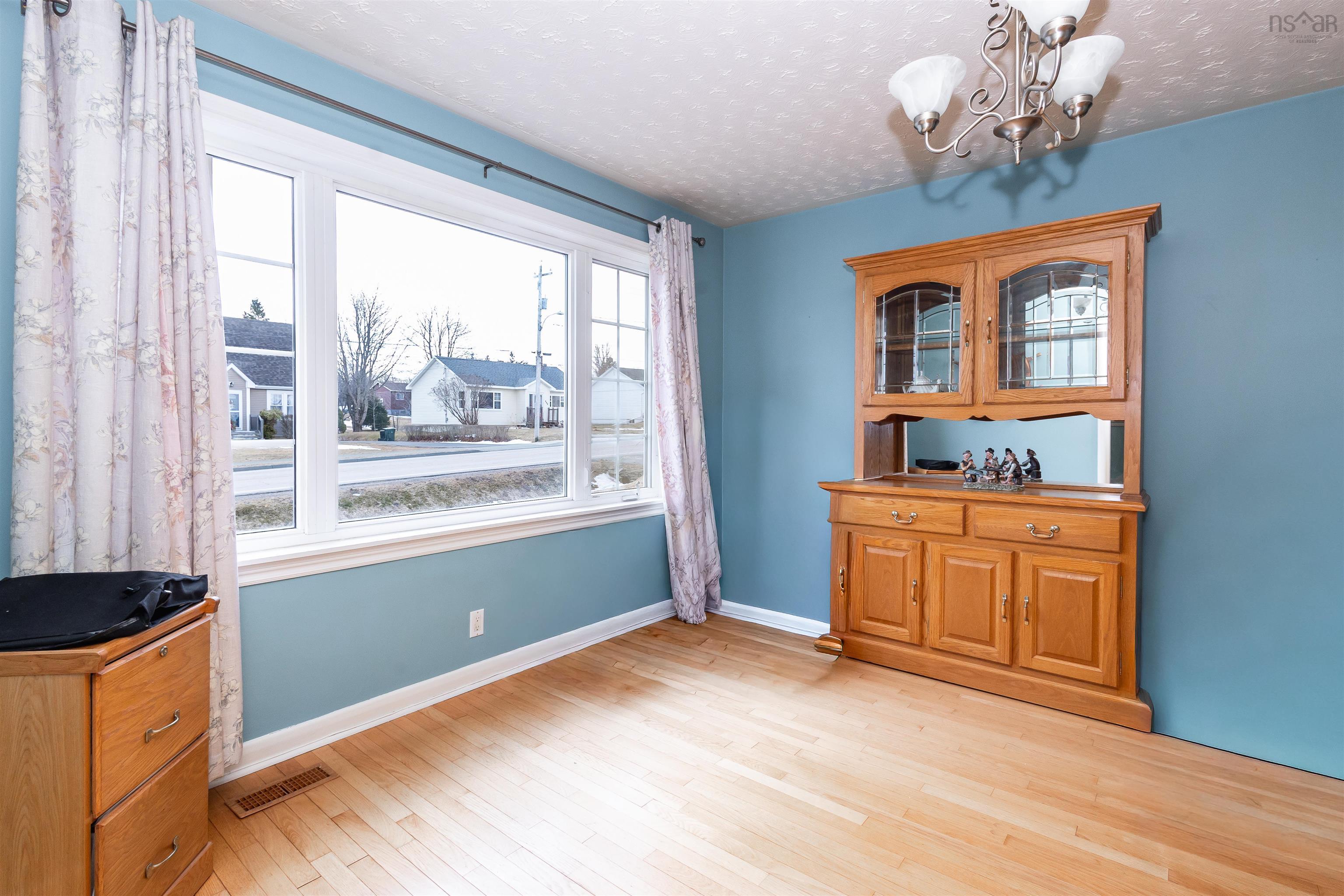 $279,900.00: 992 Westmount Road, Westmount