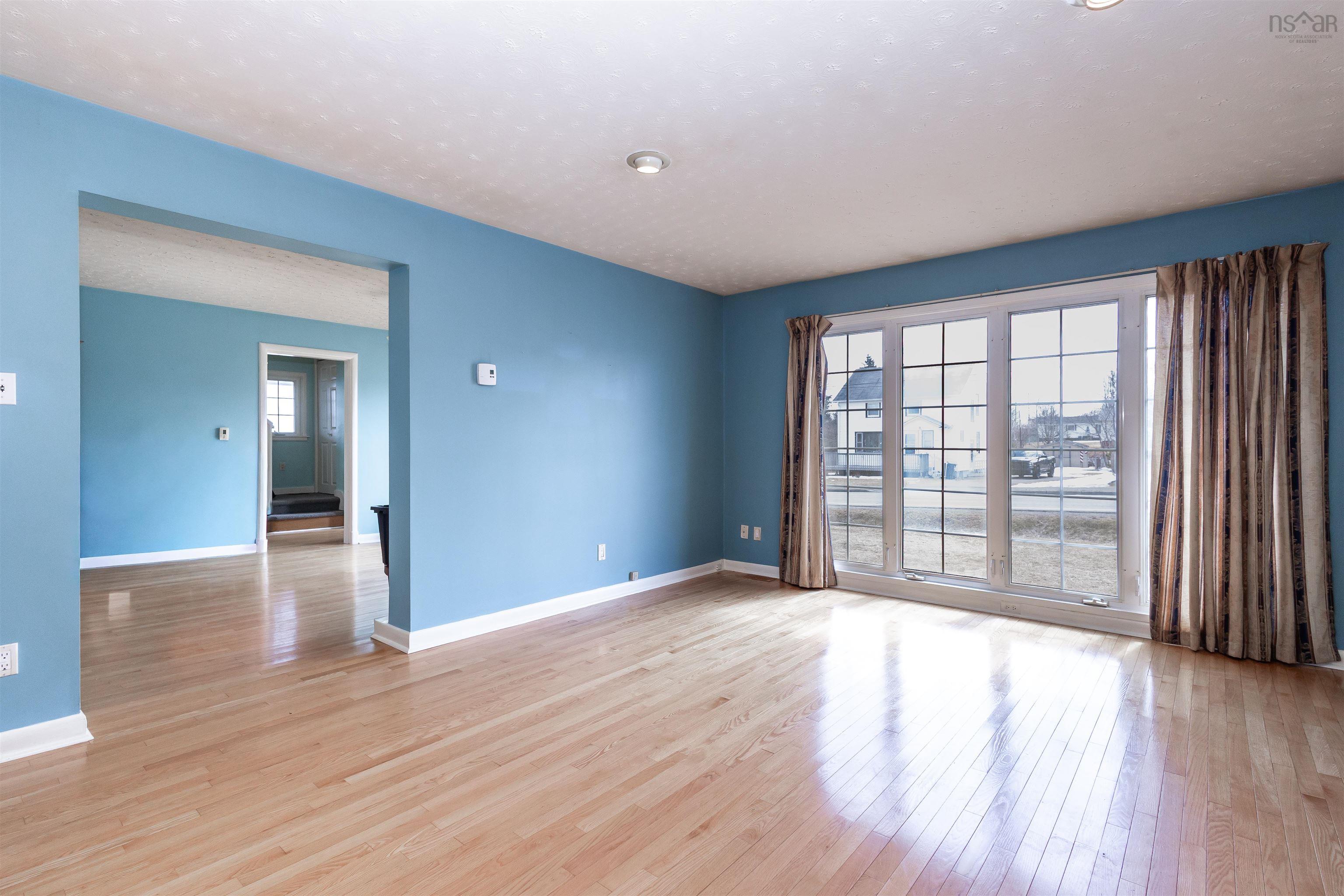 $279,900.00: 992 Westmount Road, Westmount