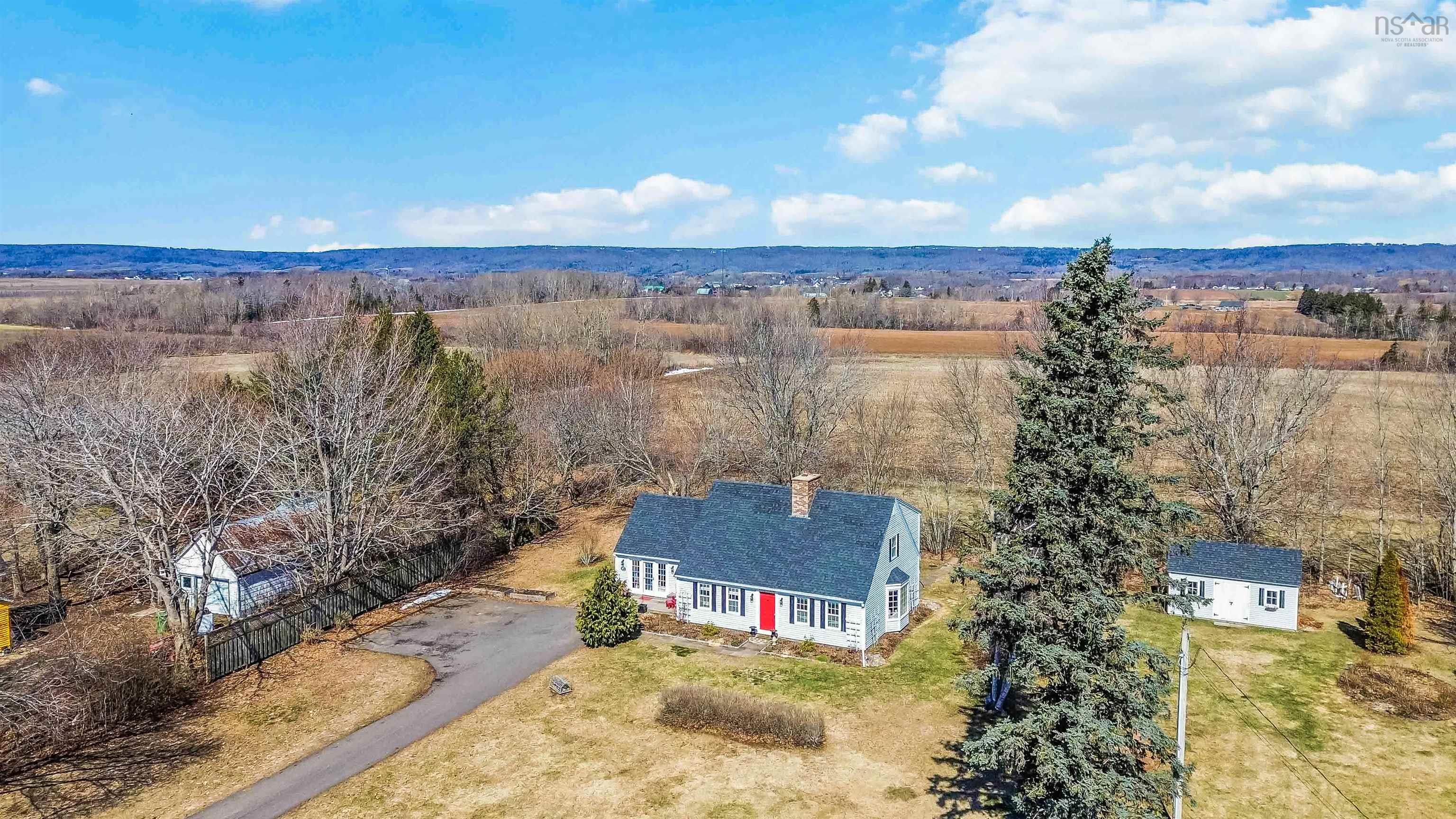 $749,900.00: 567 Canard Street, Lower Canard