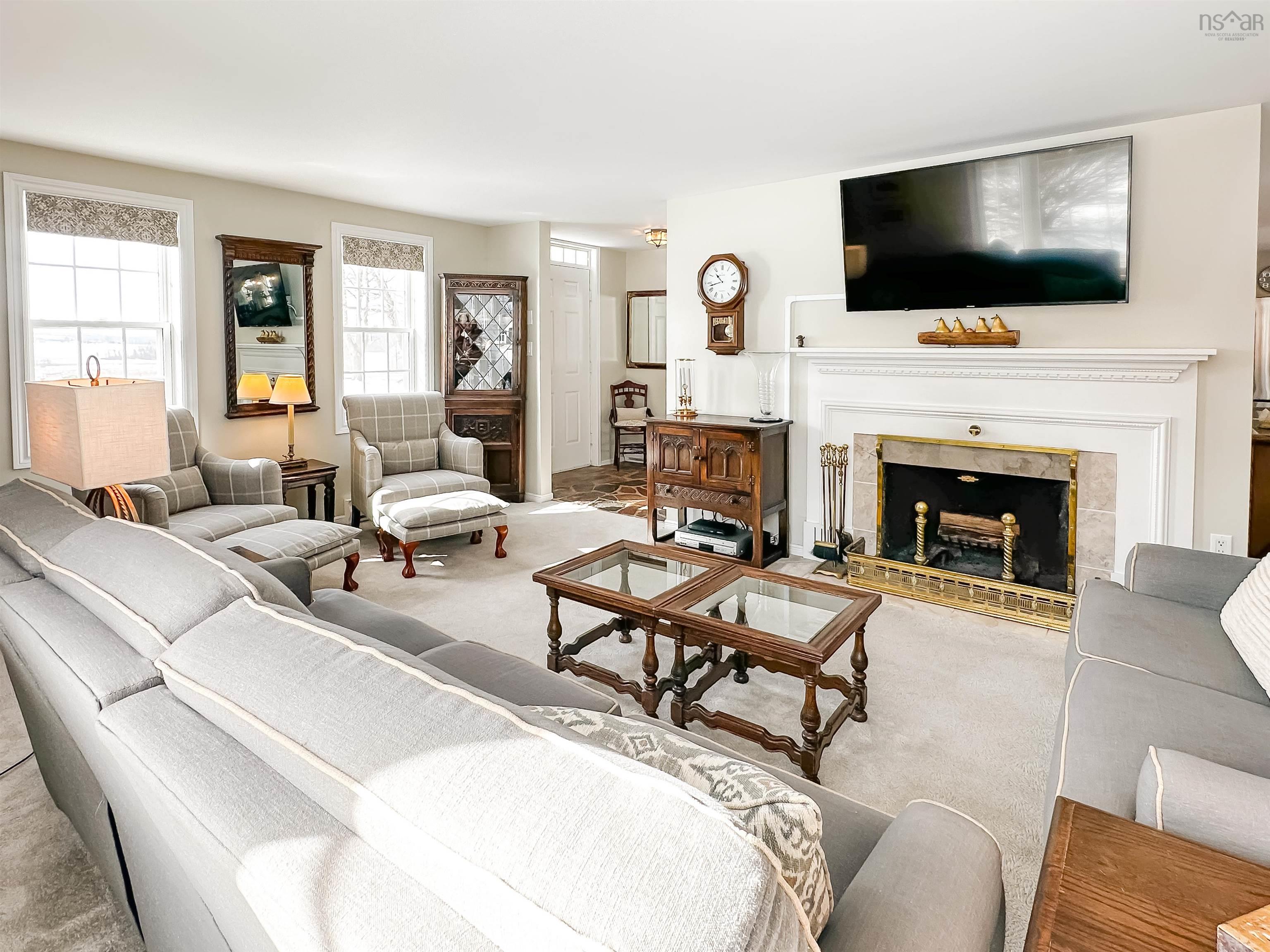 $749,900.00: 567 Canard Street, Lower Canard